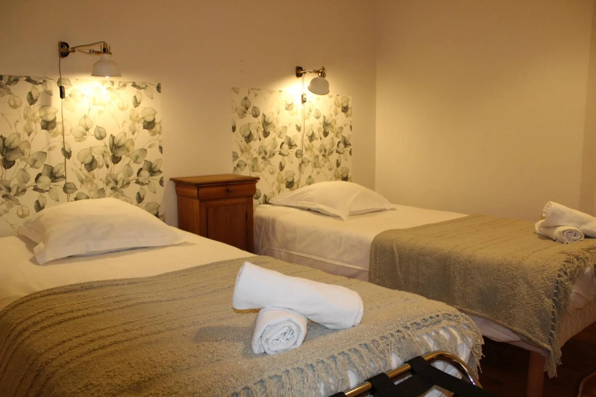 Photo of the whole room, Bed in Le grand couvent de Gramat