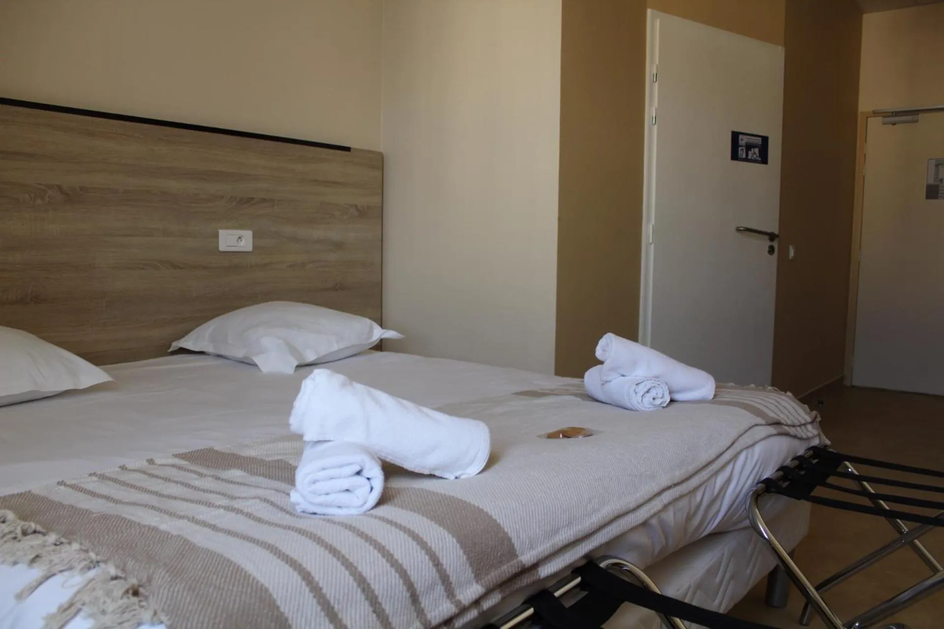 Photo of the whole room, Bed in Le grand couvent de Gramat