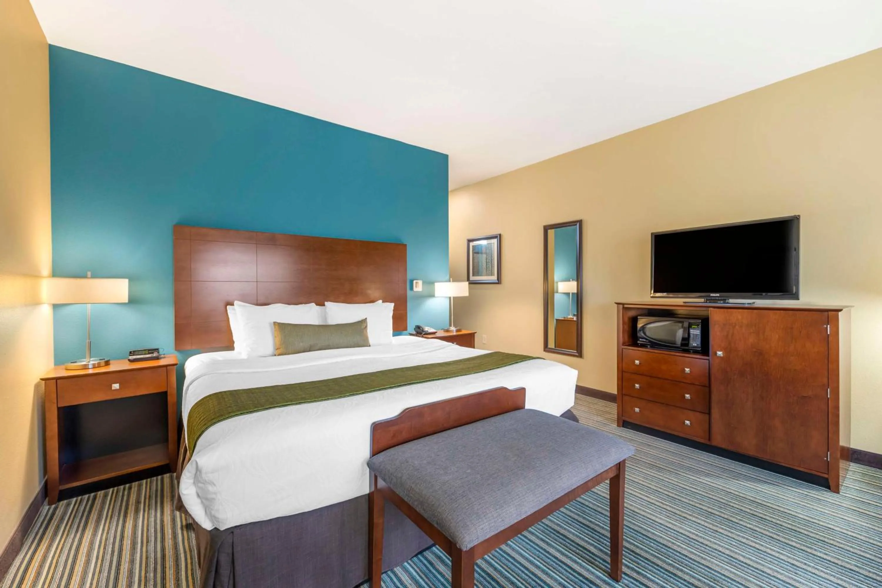 Bedroom, Bed in Best Western Plus Patterson Park Inn