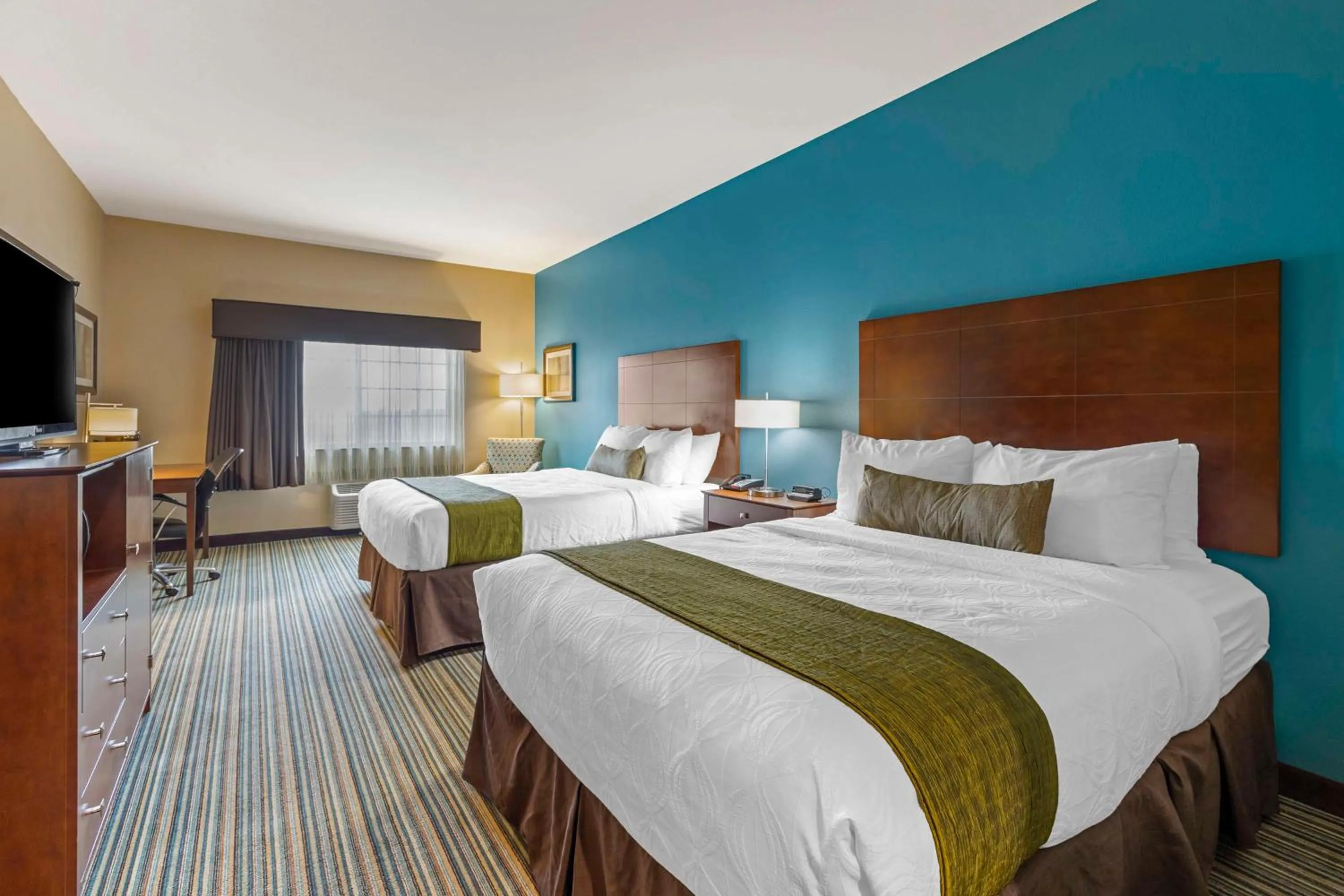 Bedroom, Bed in Best Western Plus Patterson Park Inn