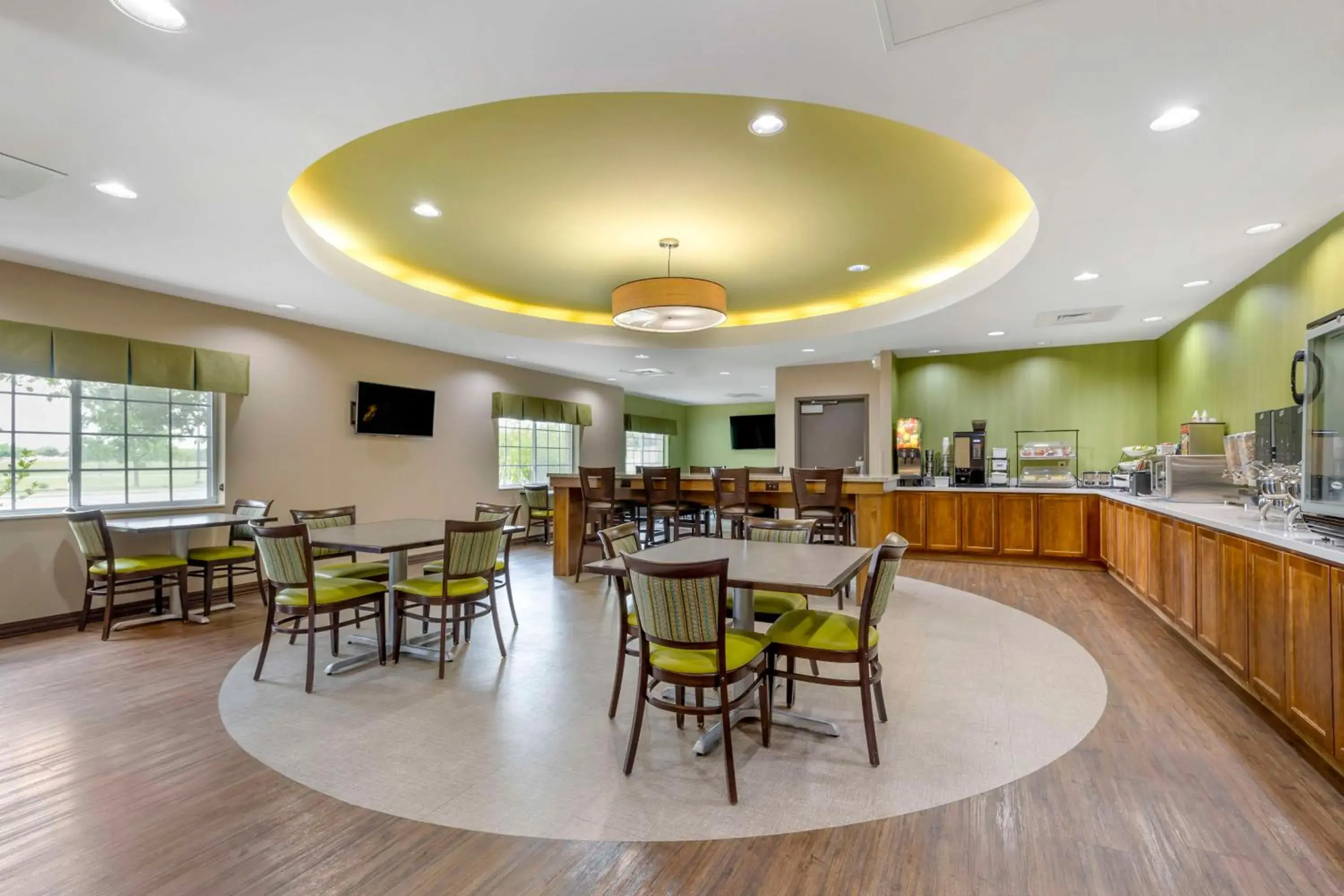 Breakfast in Best Western Plus Patterson Park Inn Breakfast in Best Western Plus Patterson Park Inn