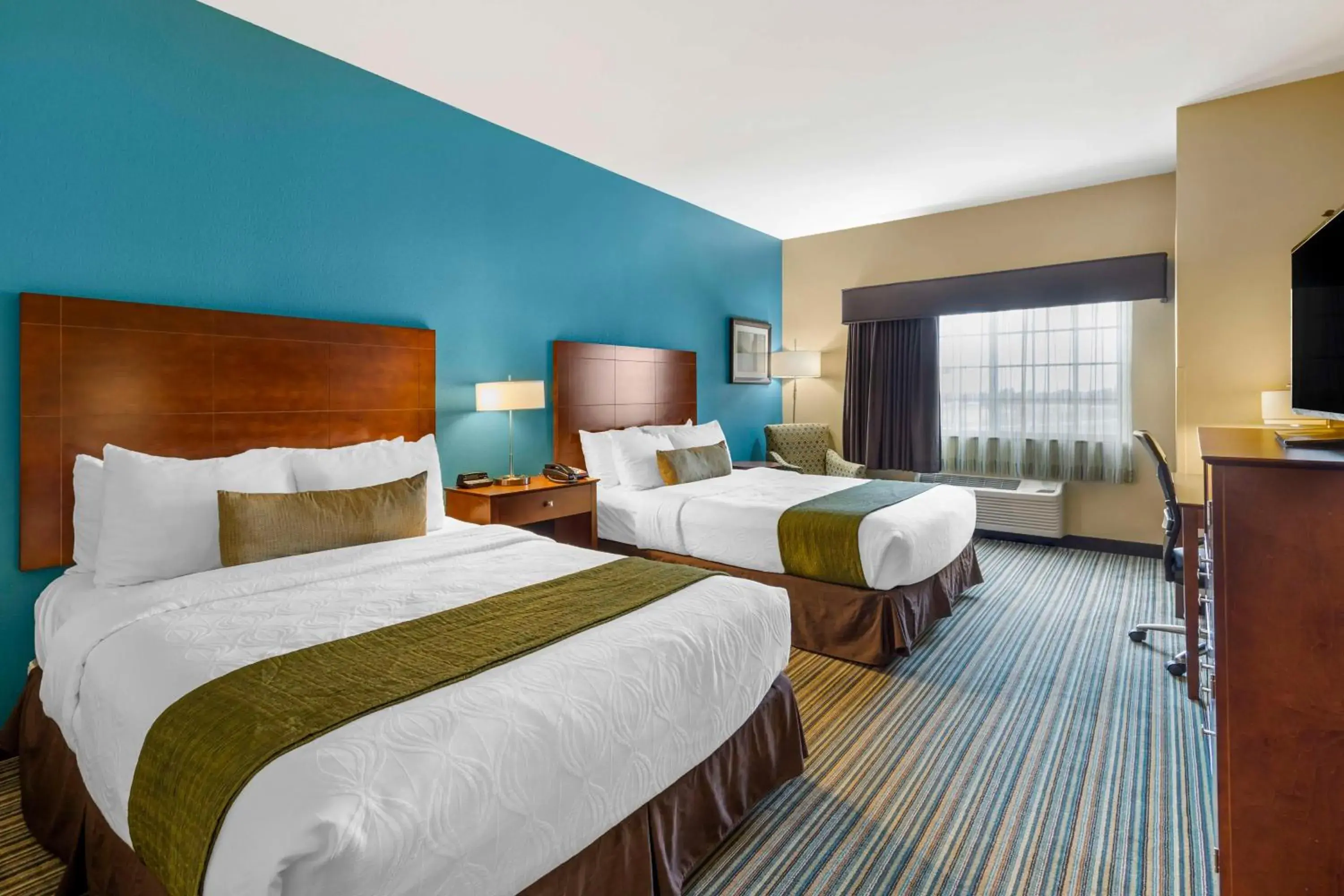 Bedroom, Bed in Best Western Plus Patterson Park Inn Bedroom, Bed in Best Western Plus Patterson Park Inn