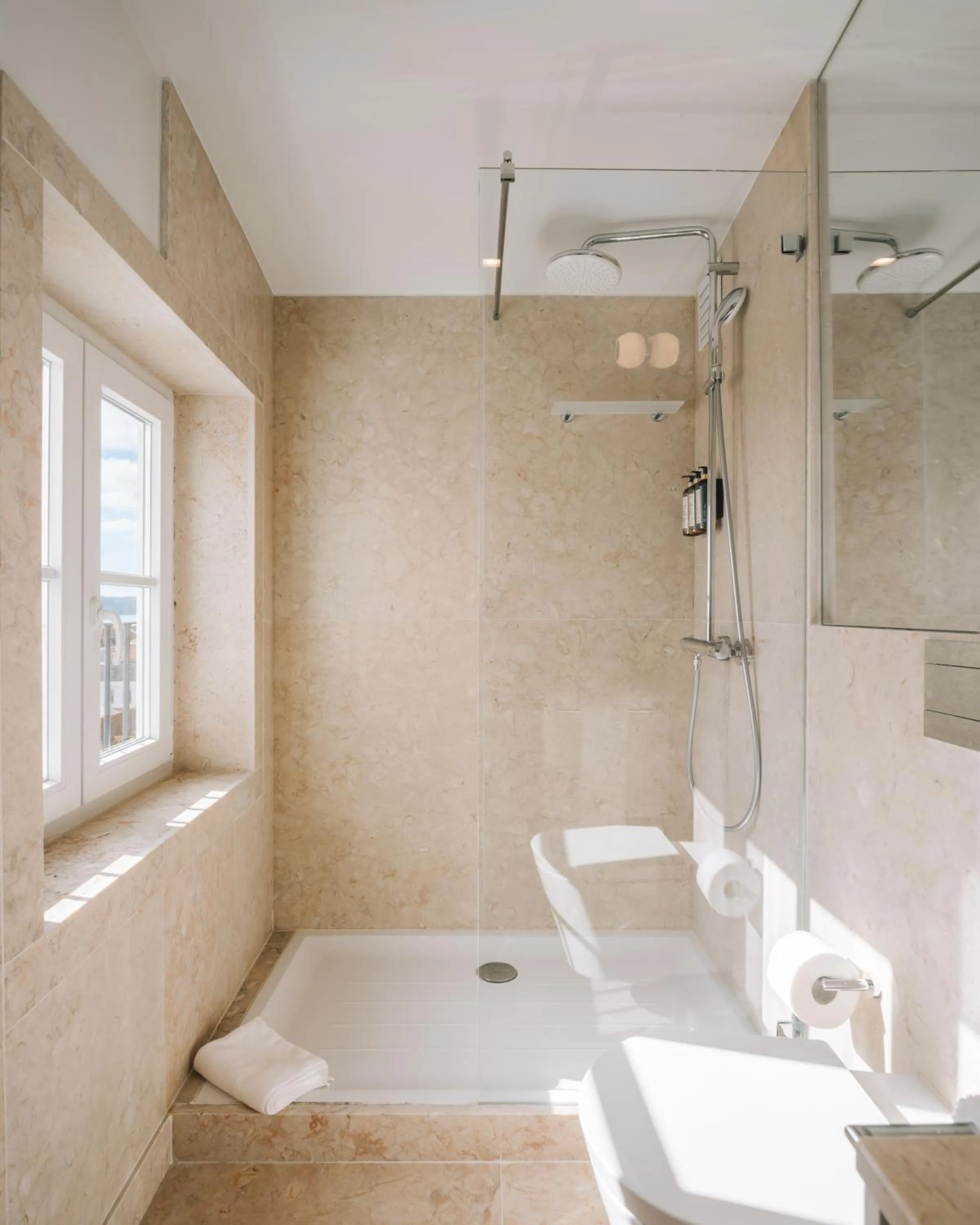 Bathroom in Ando Living - Madalena House