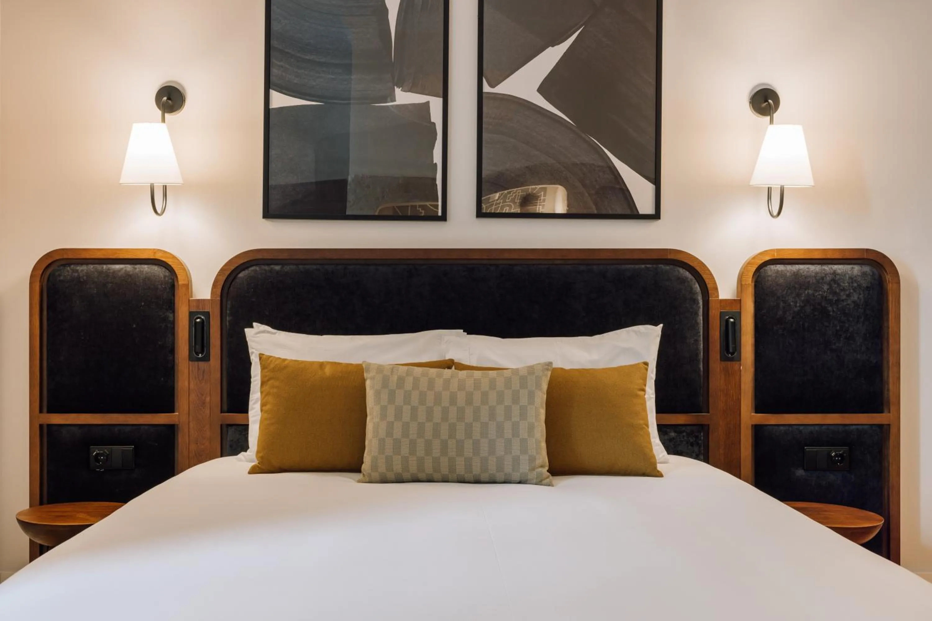 Bedroom, Bed in Ando Living - Madalena House
