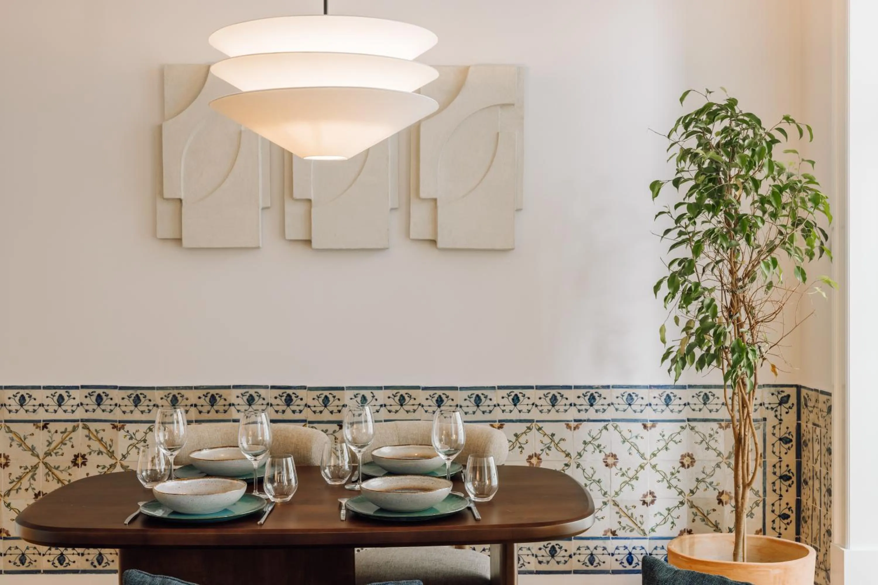 Dining area in Ando Living - Madalena House