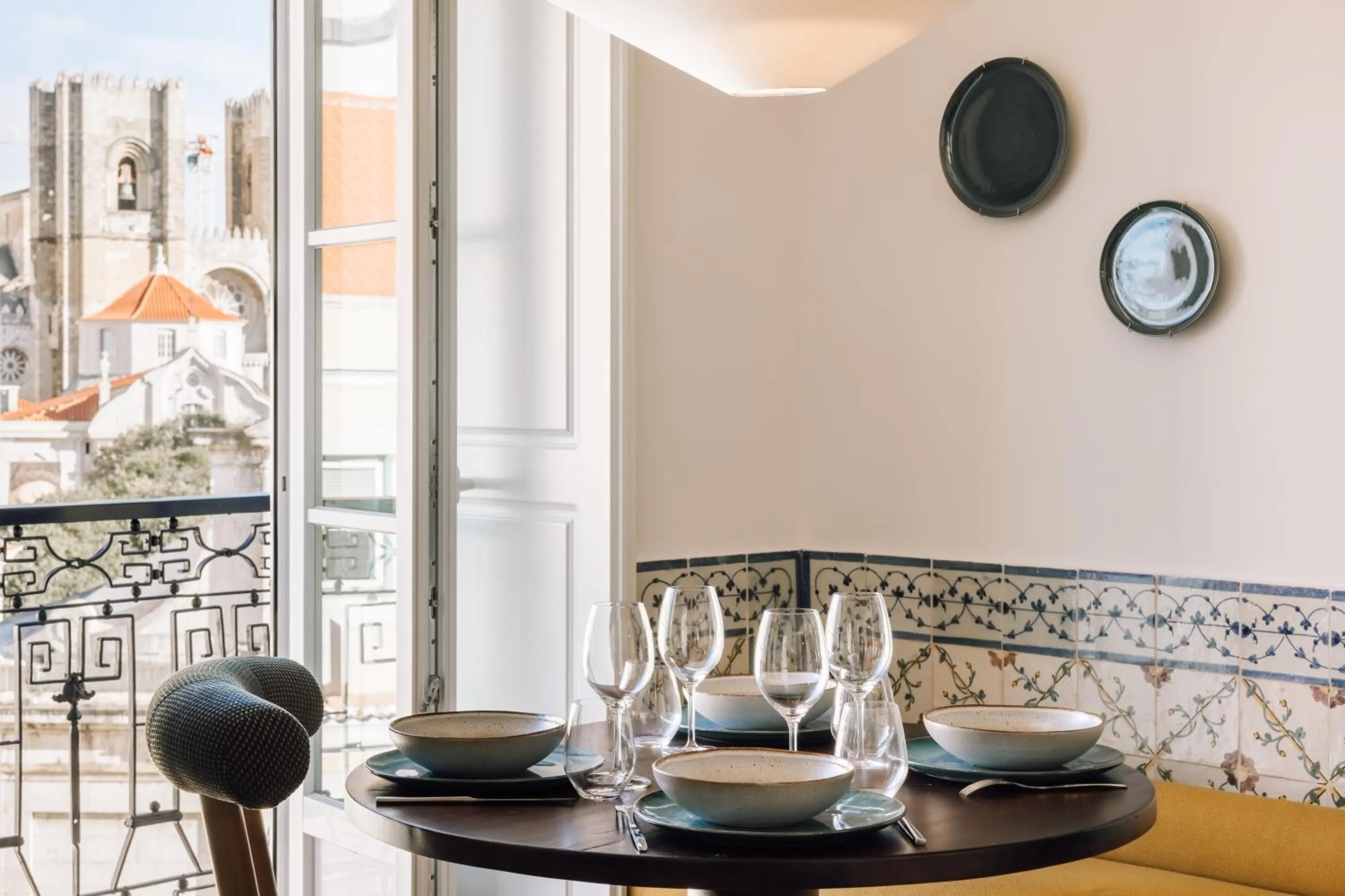 Dining area in Ando Living - Madalena House