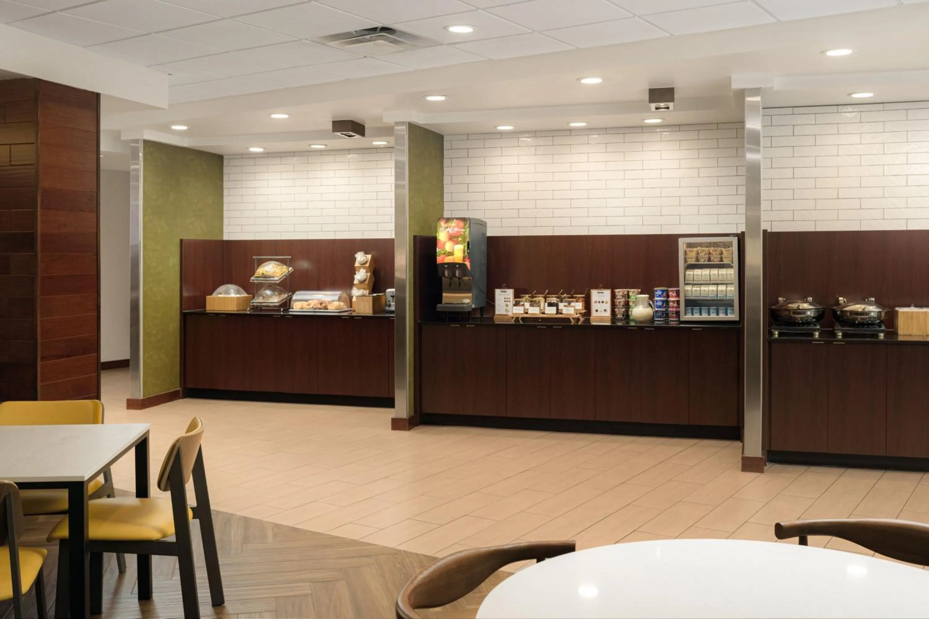 Breakfast in Fairfield Inn & Suites by Marriott Columbia