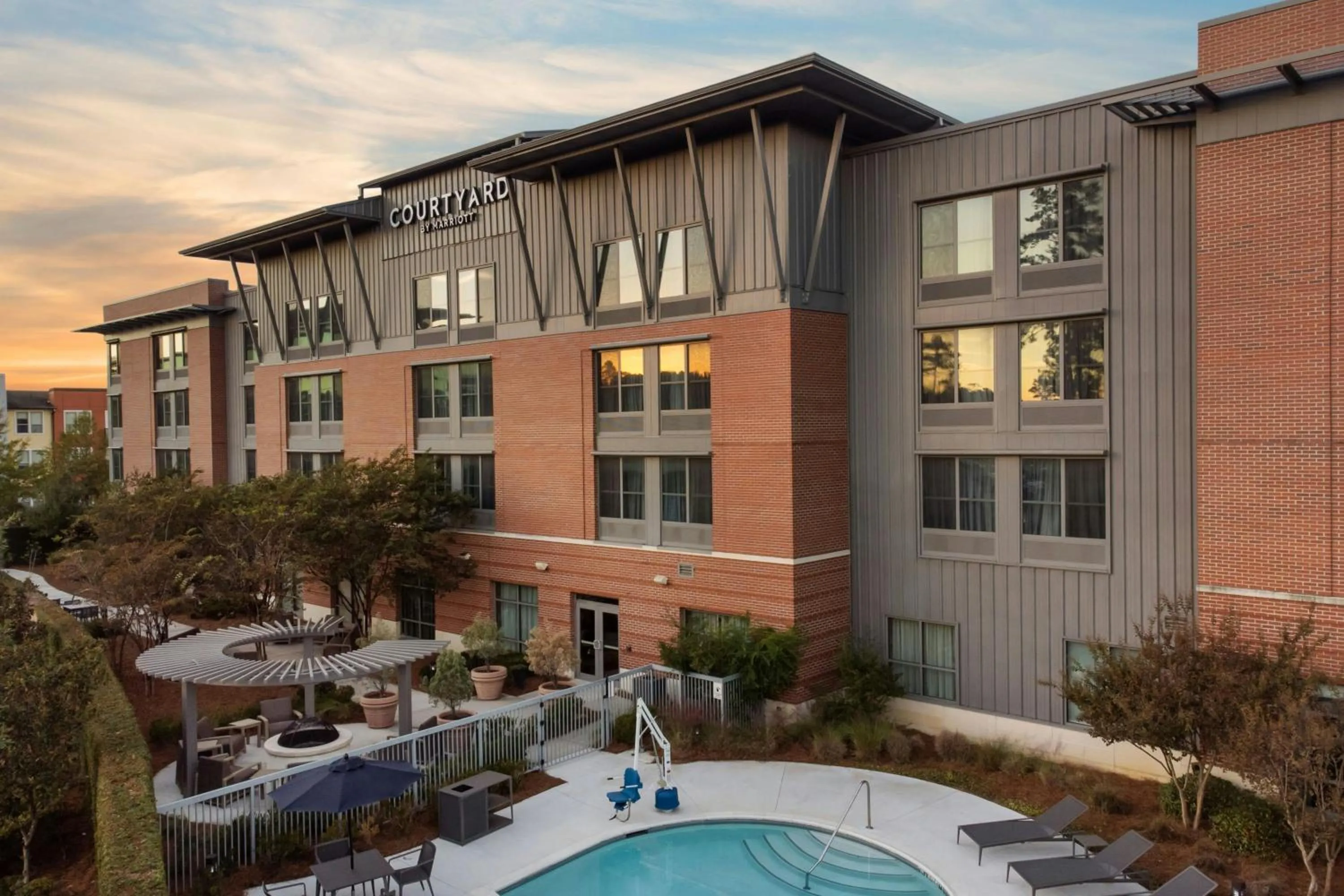 Property building in Courtyard by Marriott Charleston Summerville