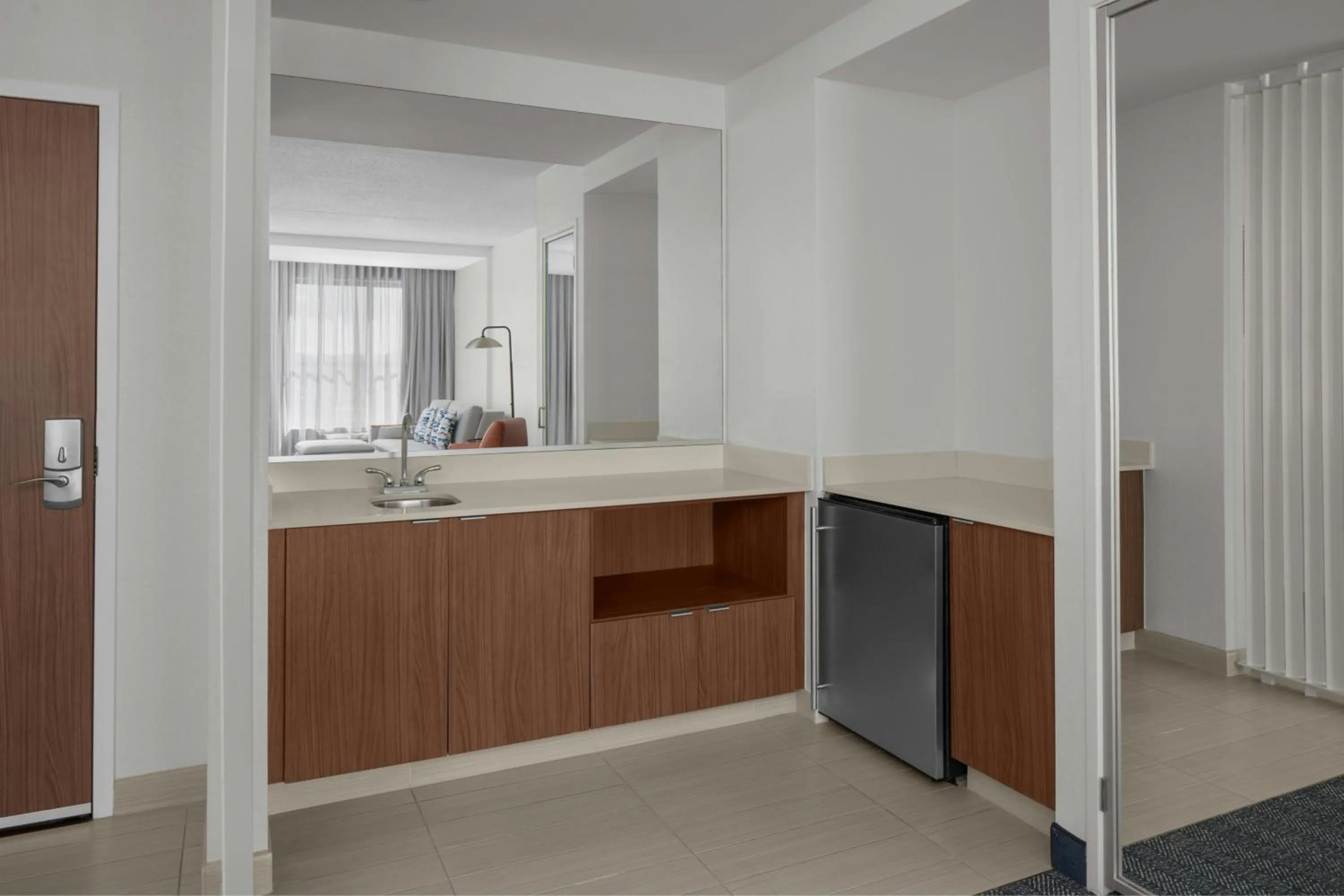 Lounge or bar in Courtyard by Marriott Charleston Summerville