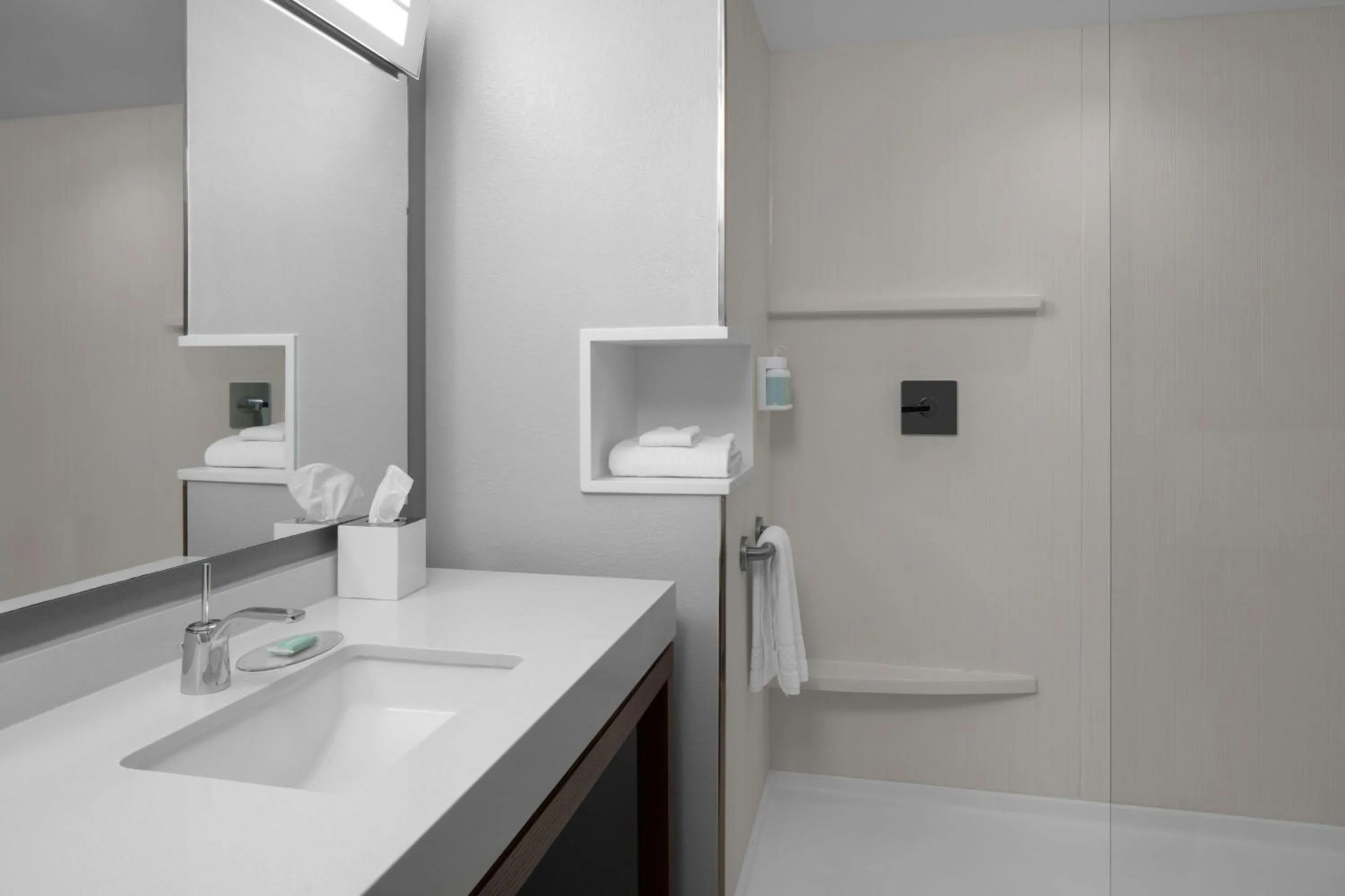 Bathroom in Courtyard by Marriott Charleston Summerville