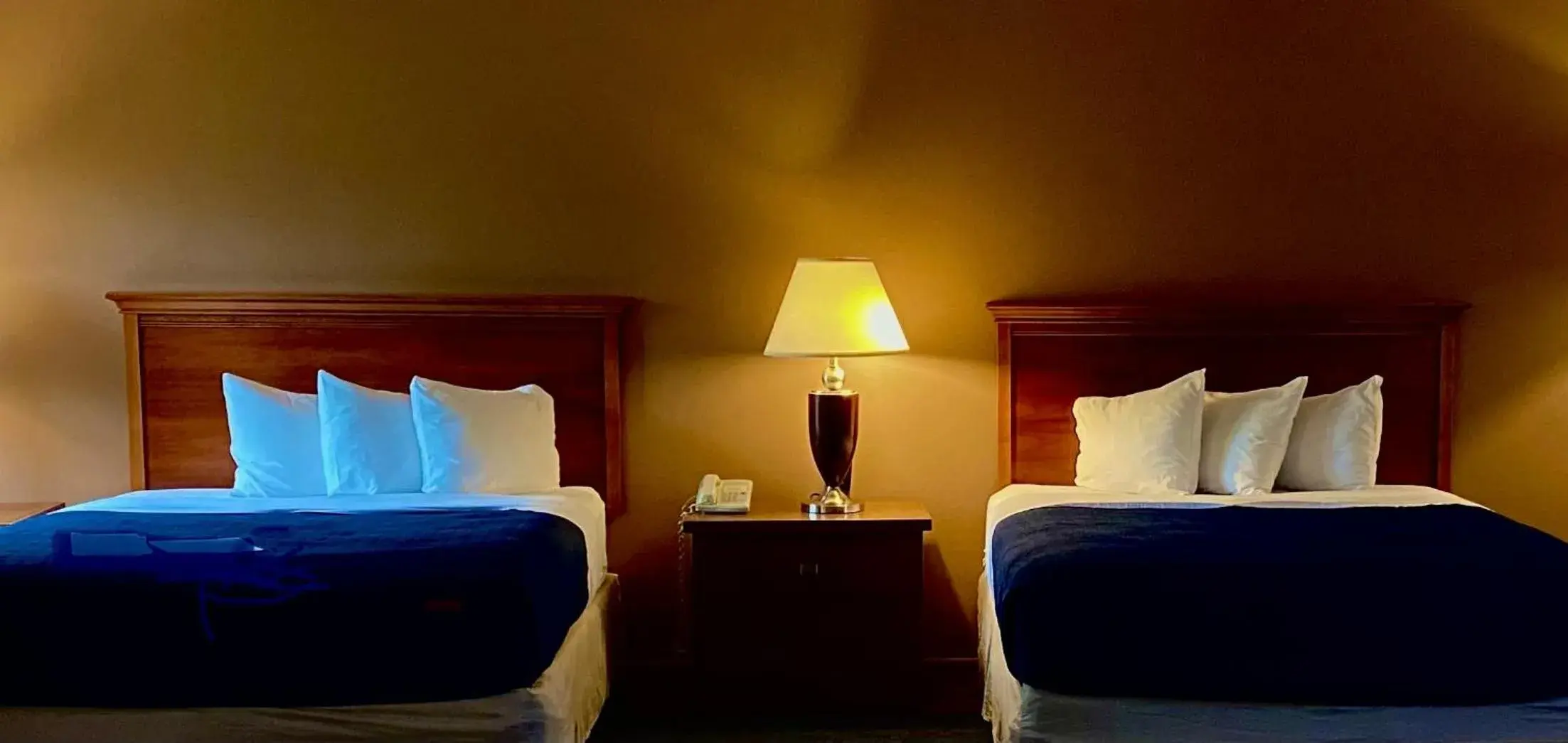 Deluxe Family Suite in Village Inn on the Lake Deluxe Family Suite in Village Inn on the Lake