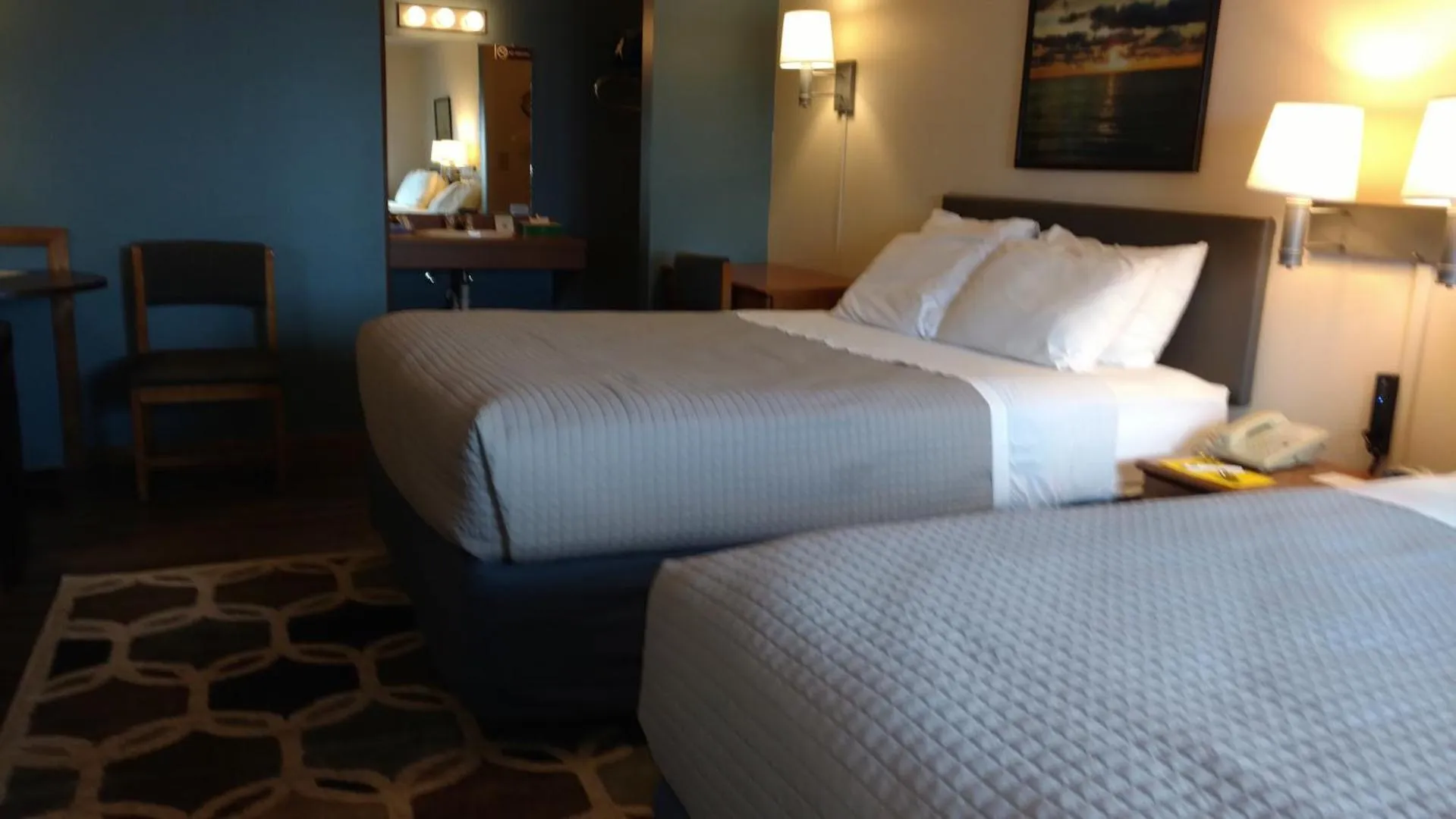 Pets, Bed in Village Inn on the Lake