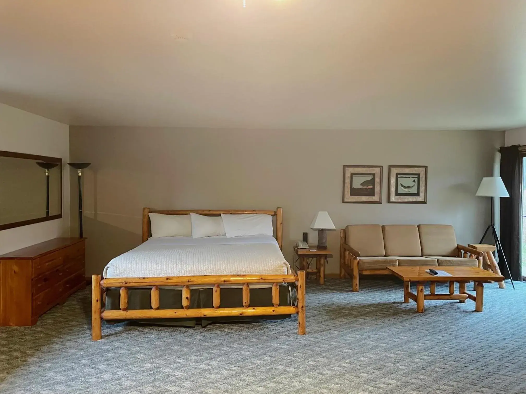 Suite with Spa Bath in Village Inn on the Lake Suite with Spa Bath in Village Inn on the Lake