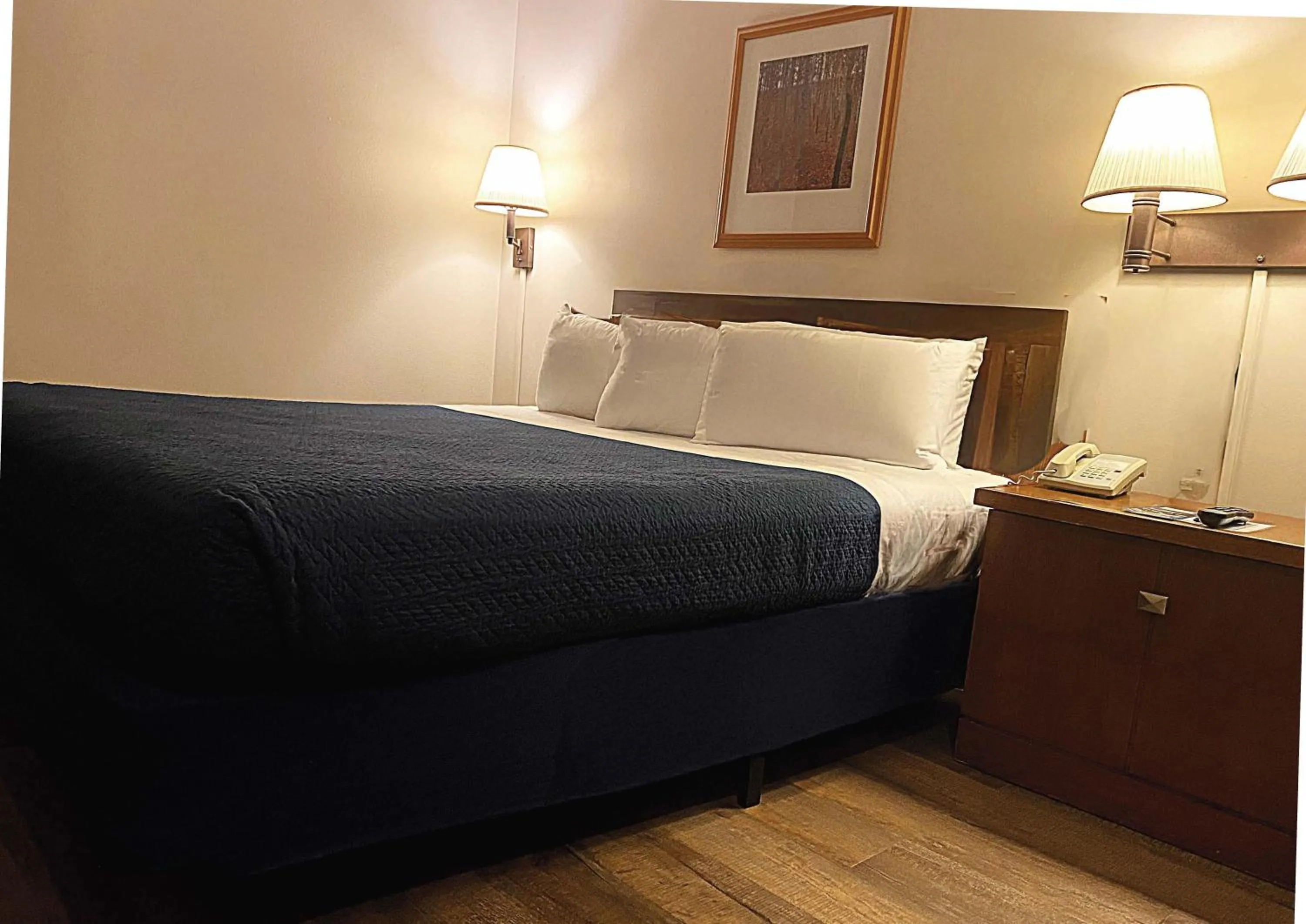 Bed in Village Inn on the Lake