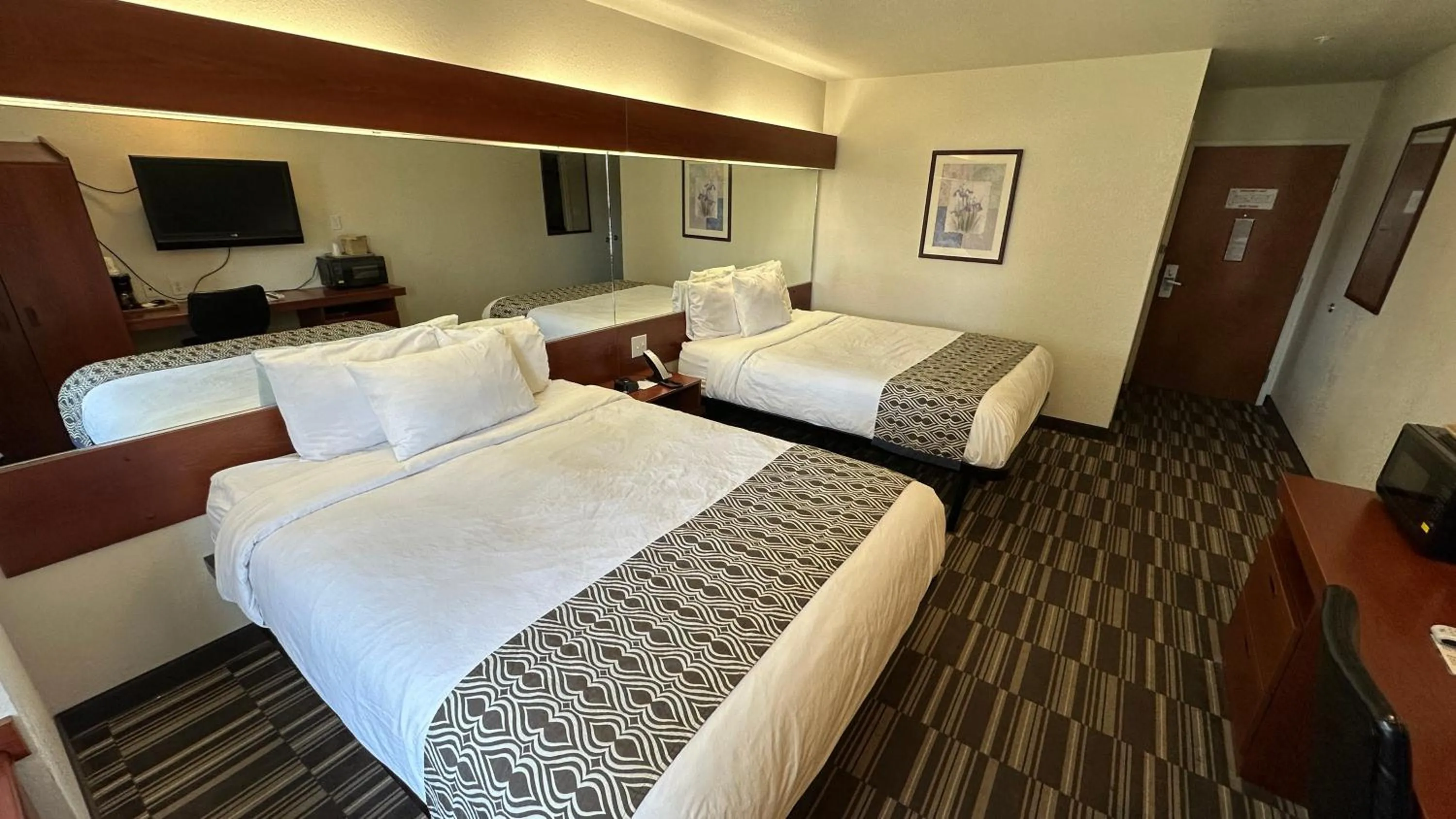 Bedroom, Bed in Microtel Inn and Suites By Wyndham Miami OK