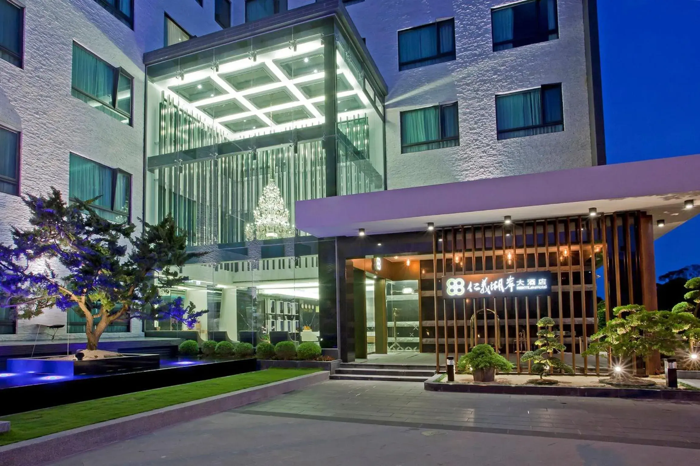 Facade/entrance in Renyi Lake Hotel Facade/entrance in Renyi Lake Hotel