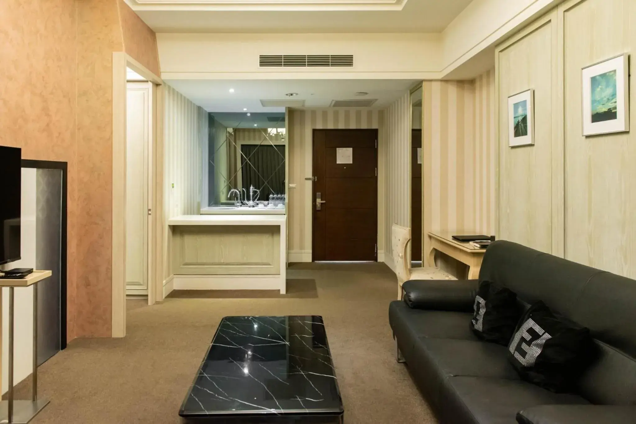 Family Suite with Balcony in Renyi Lake Hotel Family Suite with Balcony in Renyi Lake Hotel