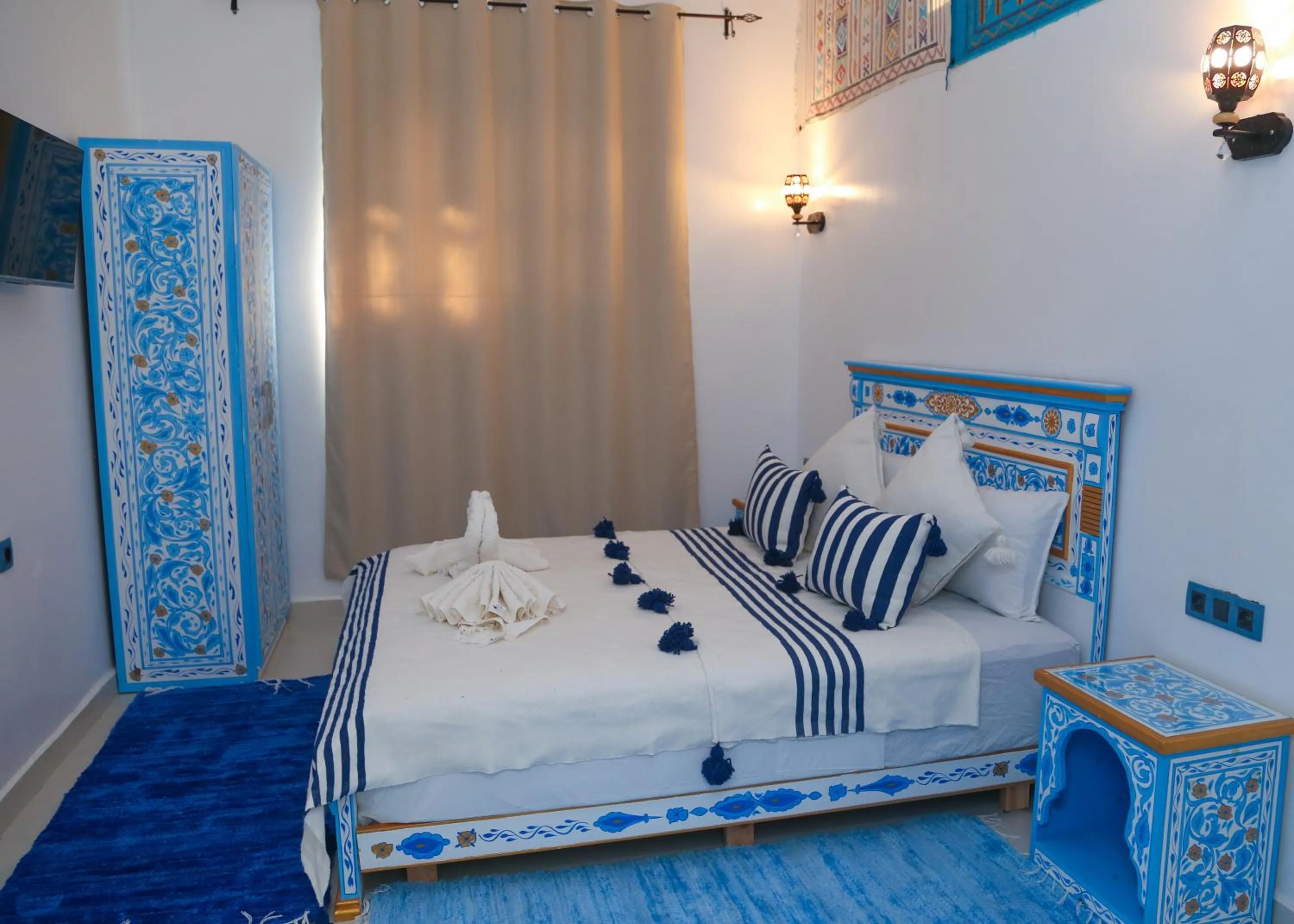 Bed in CASA BLUE PEARL