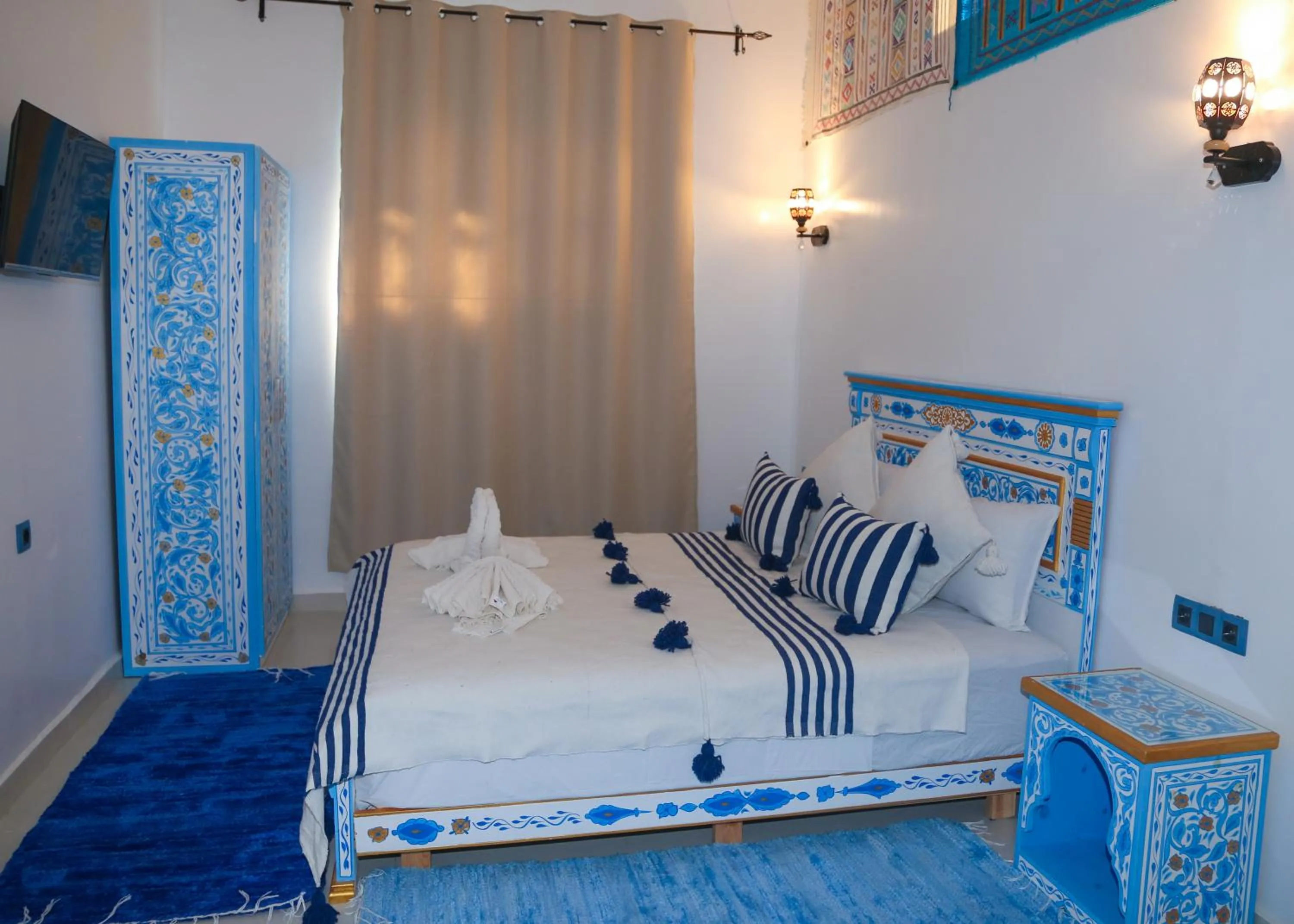 Bed in CASA BLUE PEARL
