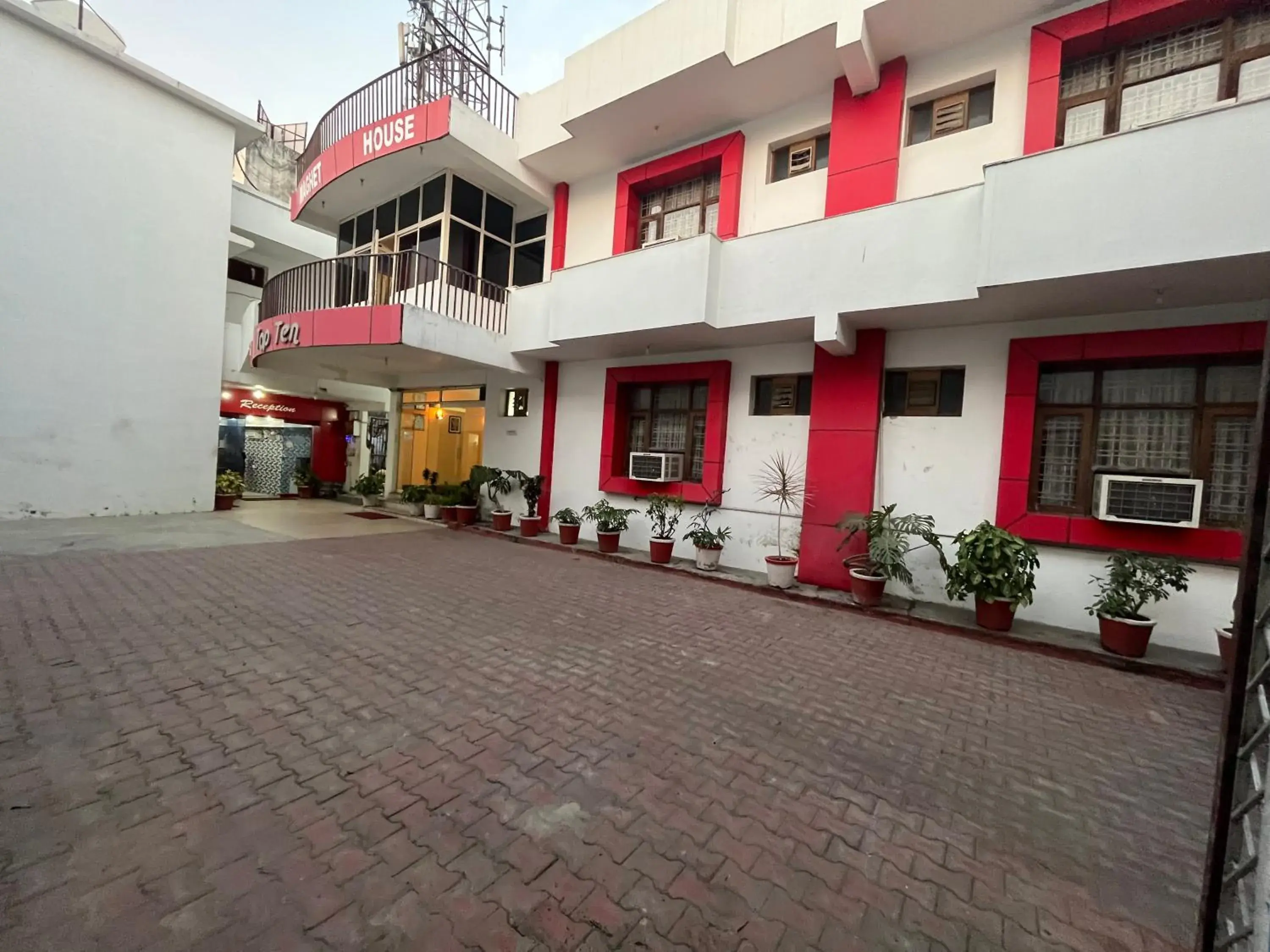 Property building in Hotel Magnet House Property building in Hotel Magnet House