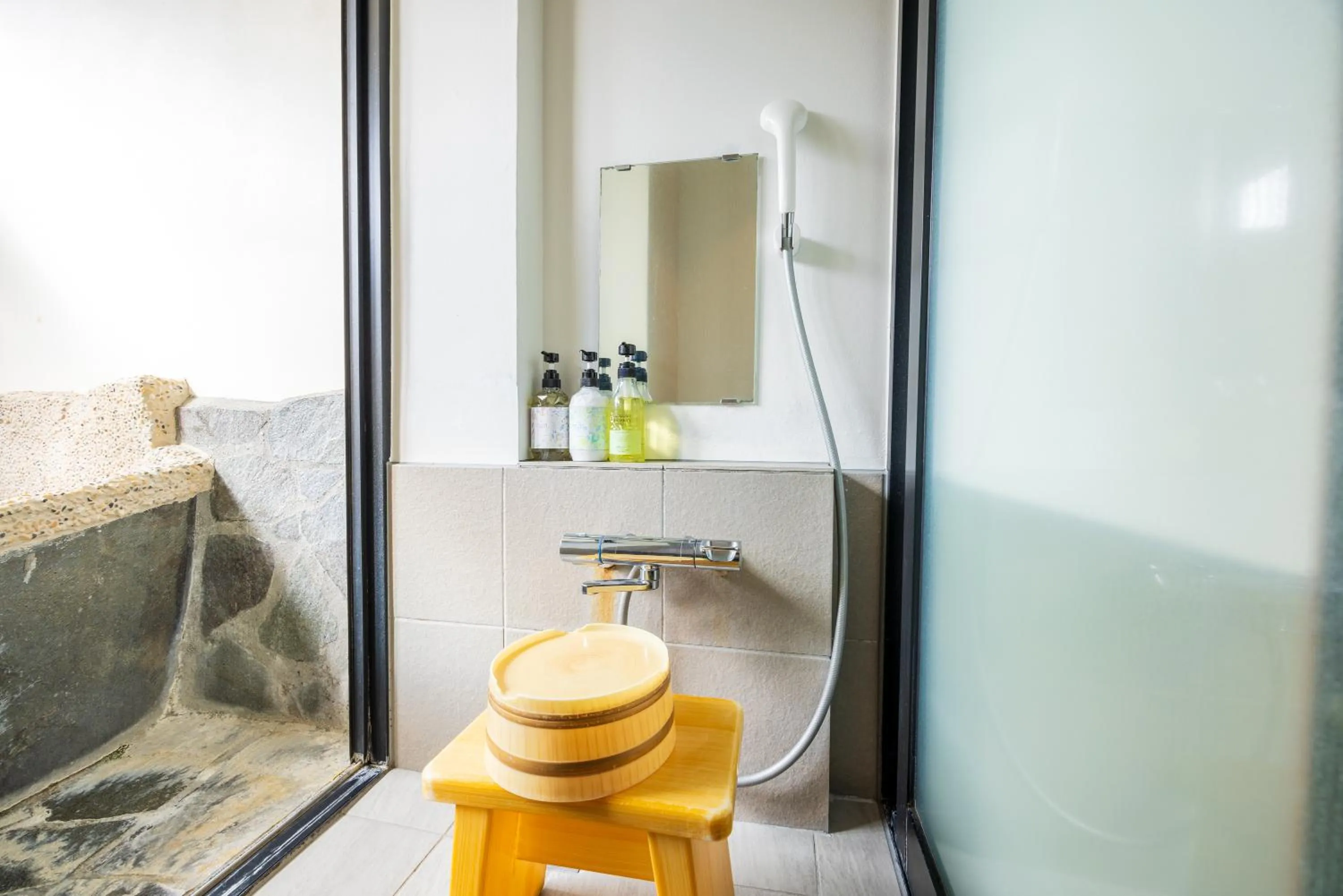 Shower in Sengokuhara Shinanoki Ichinoyu