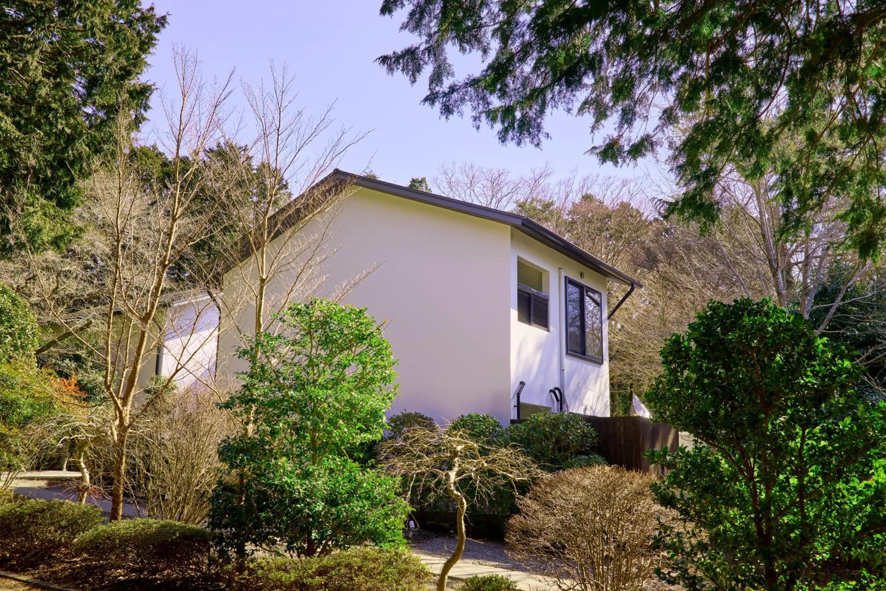Property building in Sengokuhara Shinanoki Ichinoyu