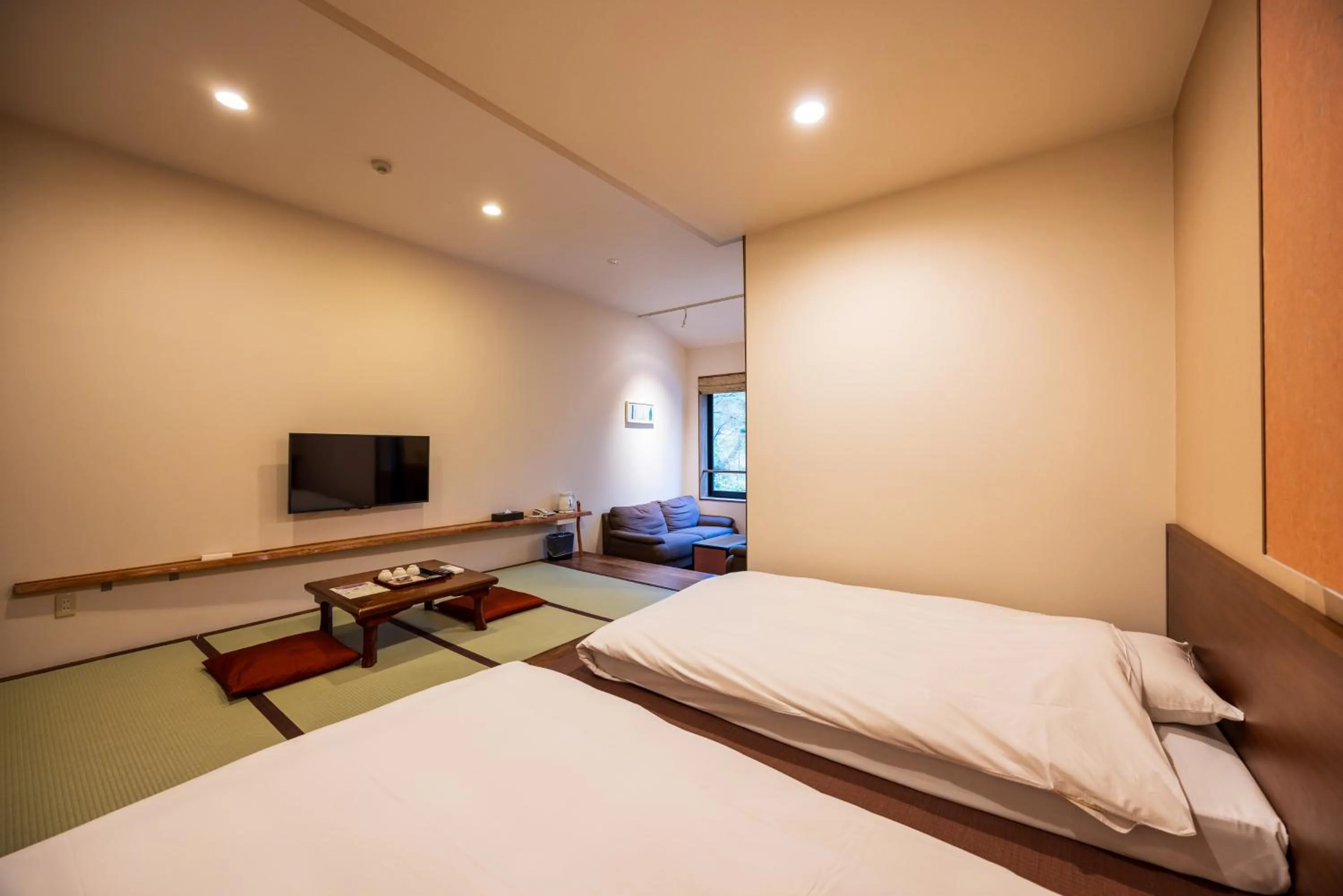 Photo of the whole room, Bed in Sengokuhara Shinanoki Ichinoyu