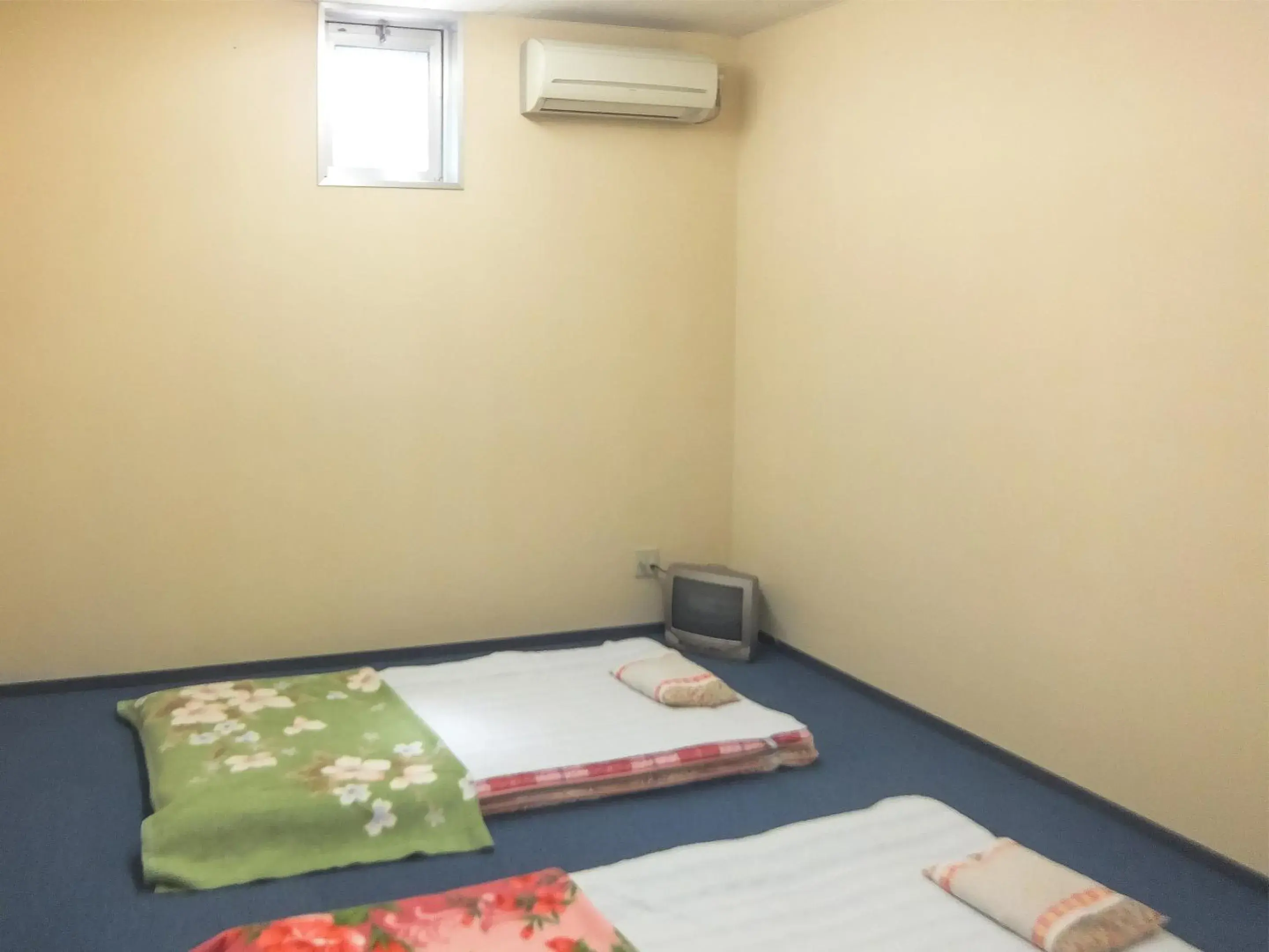 Standard Twin Room in Natural Onsen Hostel Hidamari no Yu Standard Twin Room in Natural Onsen Hostel Hidamari no Yu