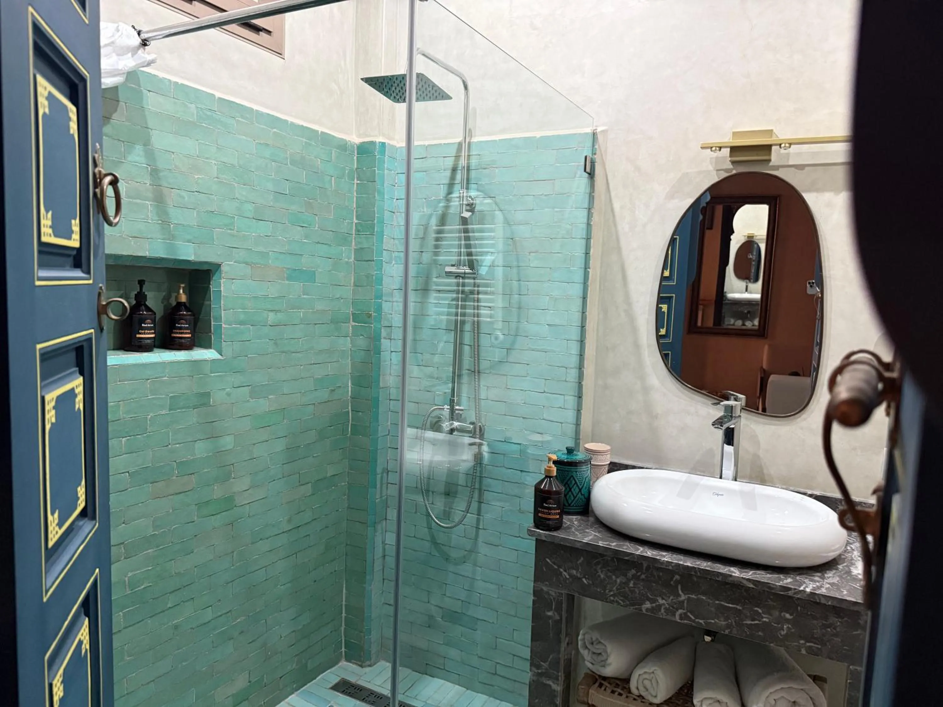 Bathroom in Riad Atrium & Spa