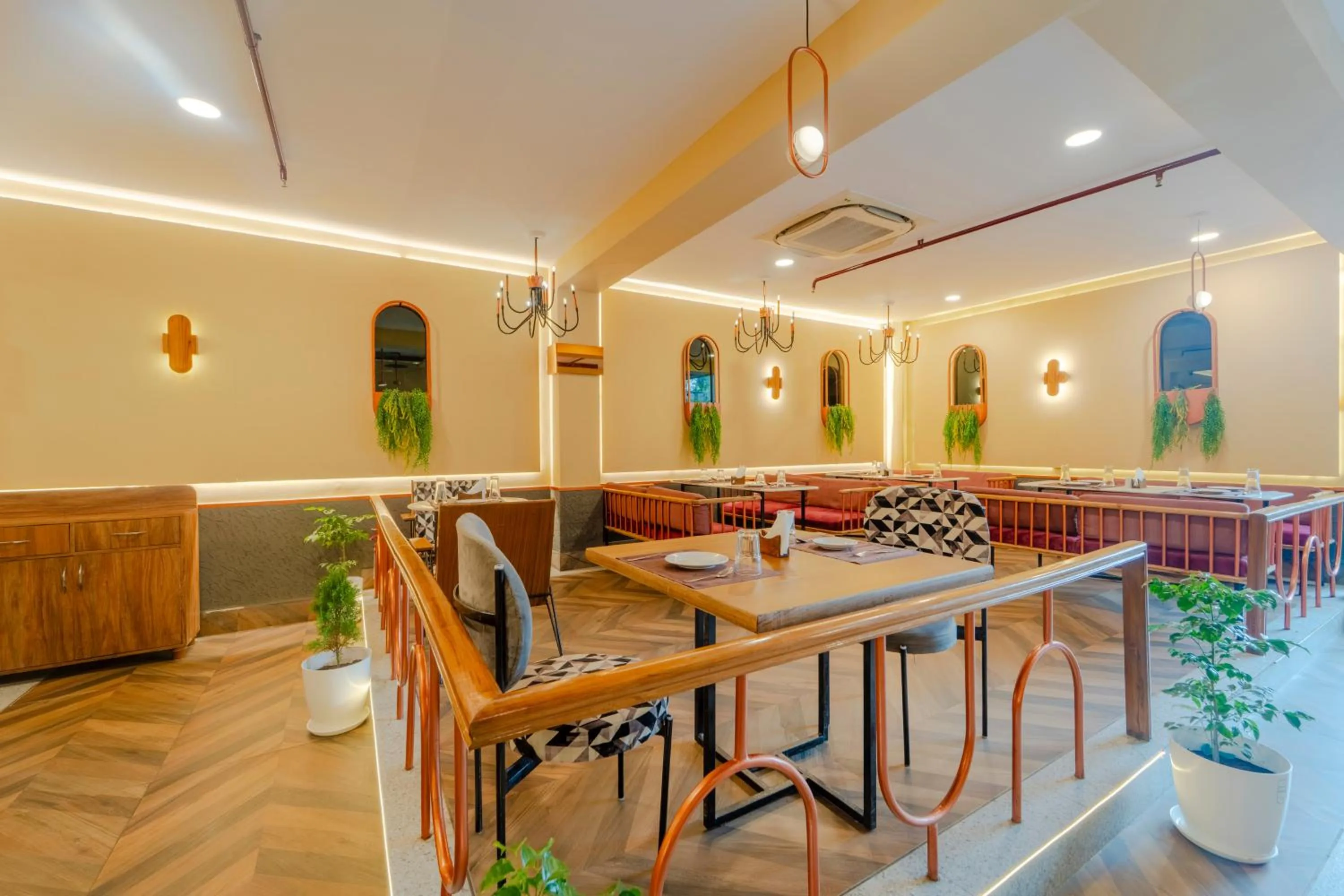 Restaurant/places to eat in Treebo Shivam Inn Near Singapore Mall