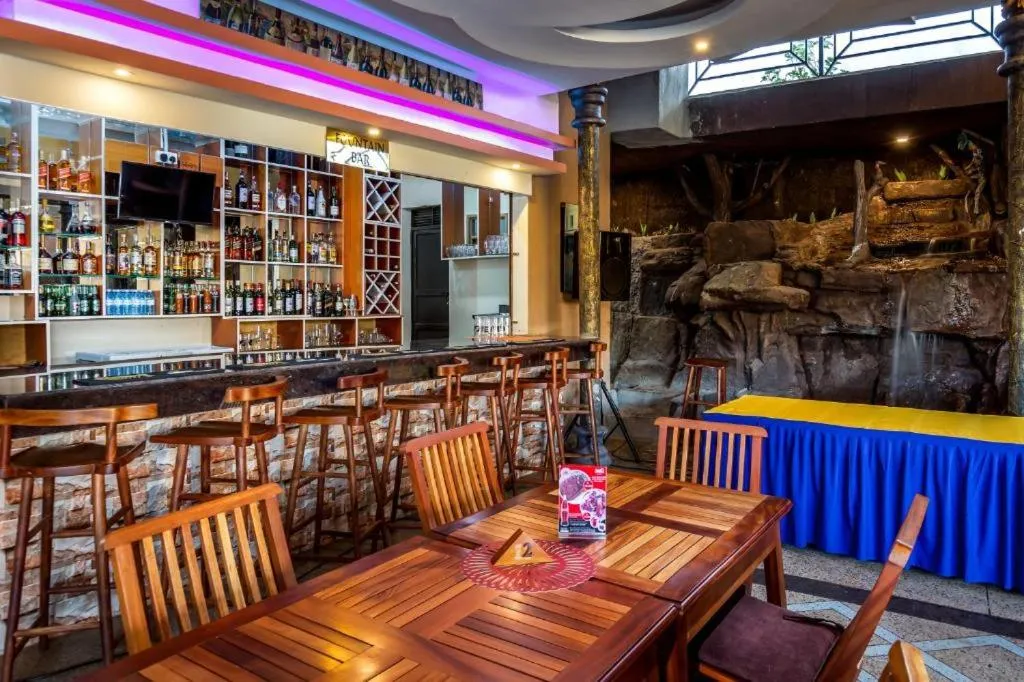 Restaurant/places to eat in Keba Xpress Hotel - Entebbe