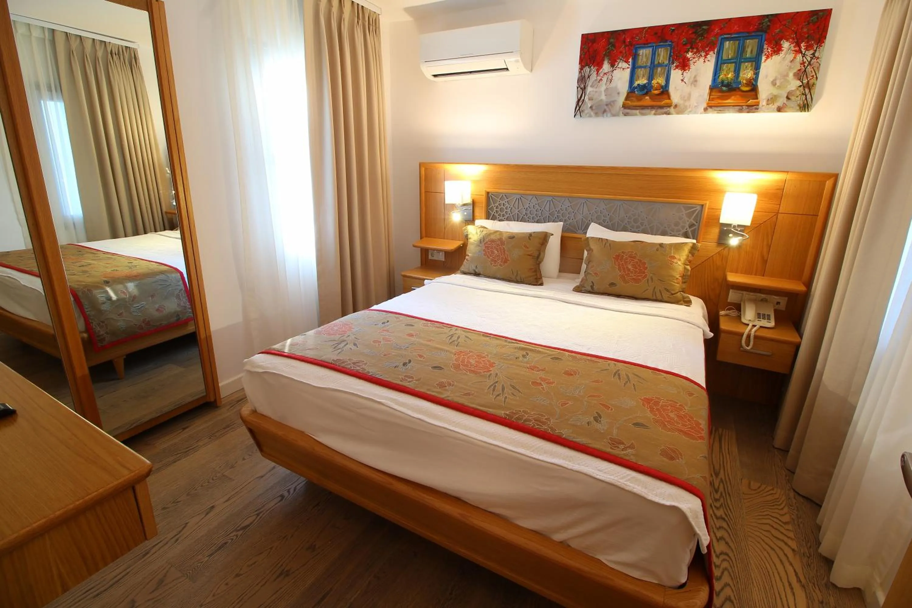 Photo of the whole room, Bed in The Losh Hotel