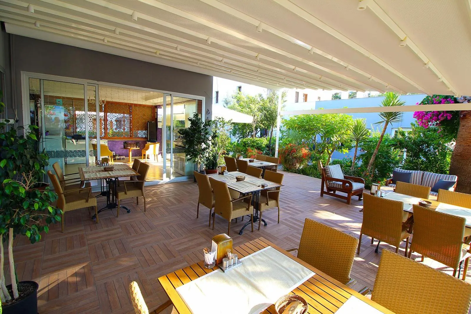 Restaurant/places to eat in The Losh Hotel