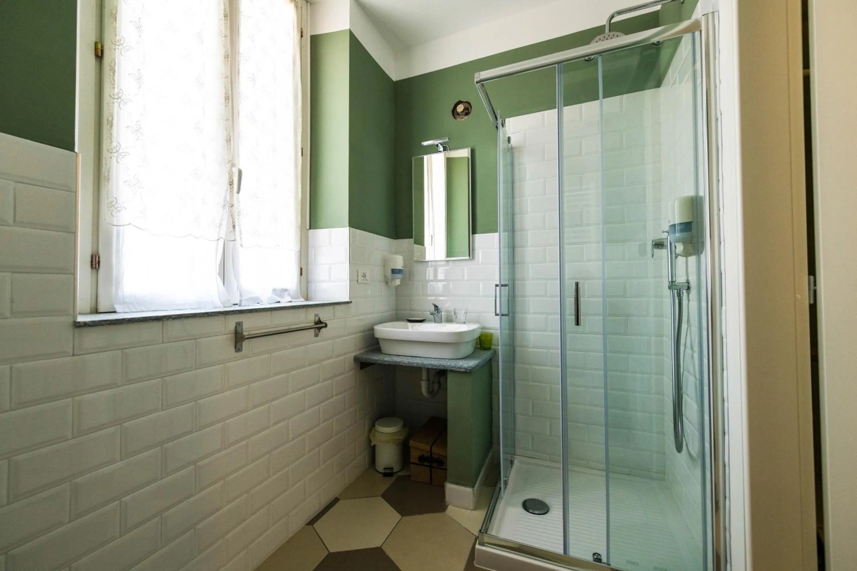 Shower in Guest House - Il Cedro Reale