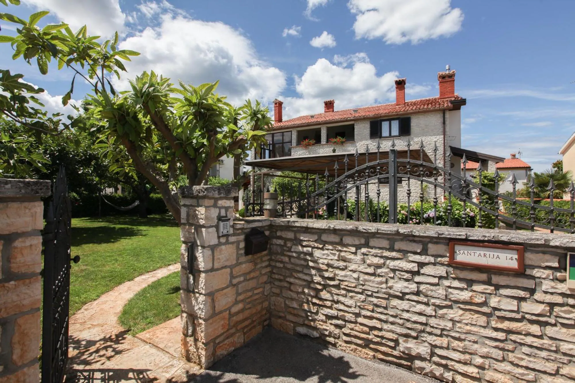Facade/entrance in Apartmani Villa Otilija