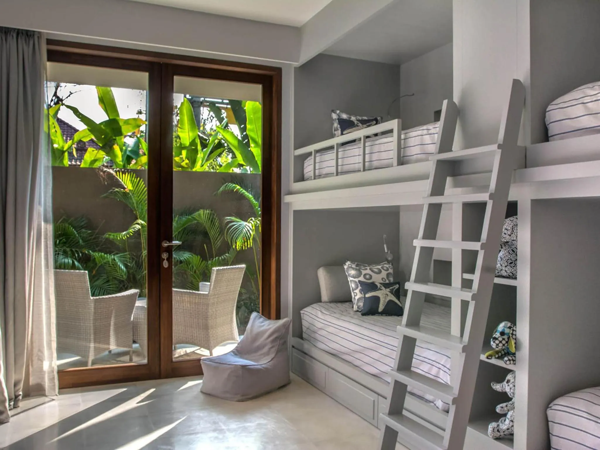 Bed in Seseh Beach Villas