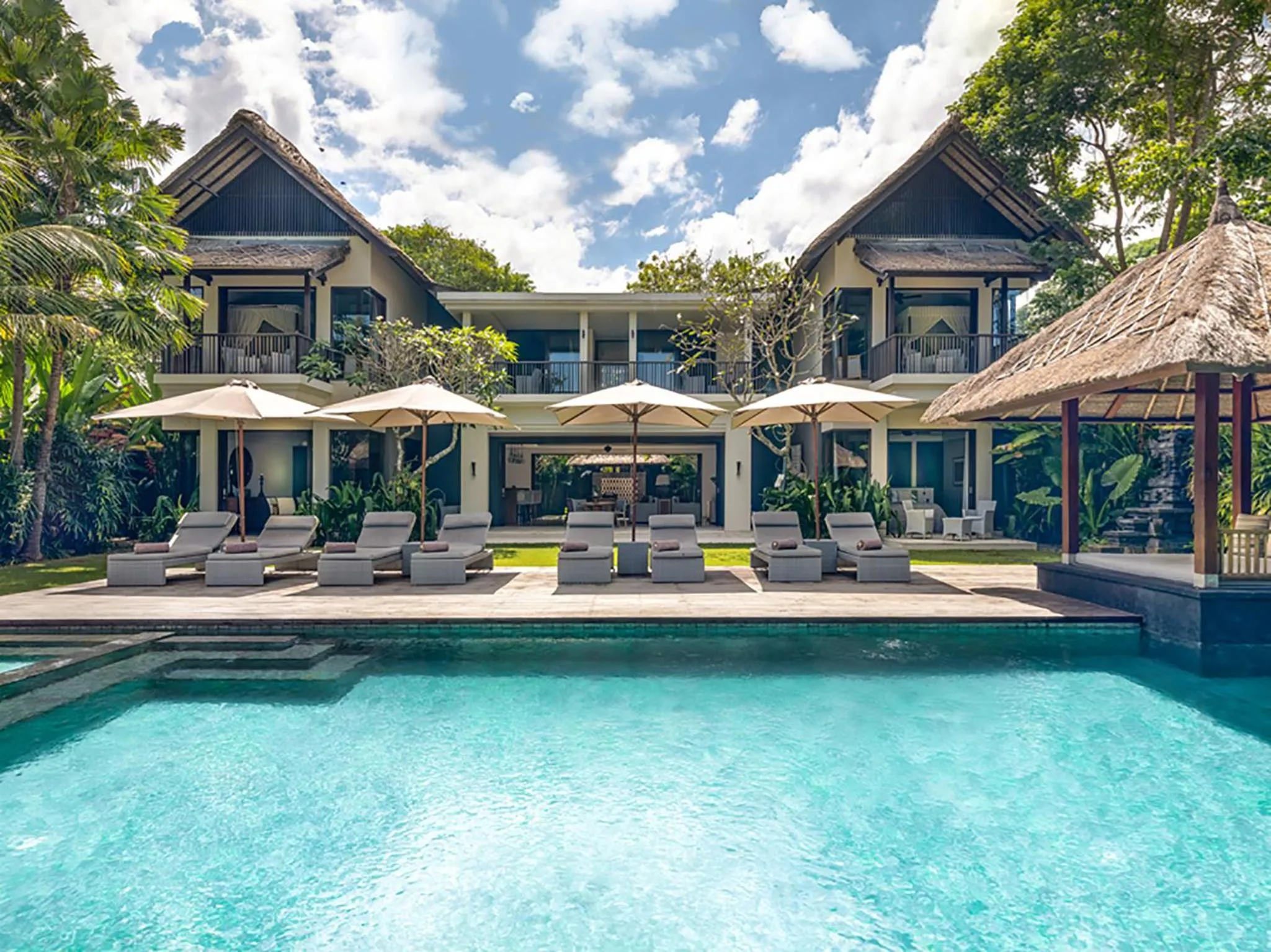 Swimming pool in Seseh Beach Villas