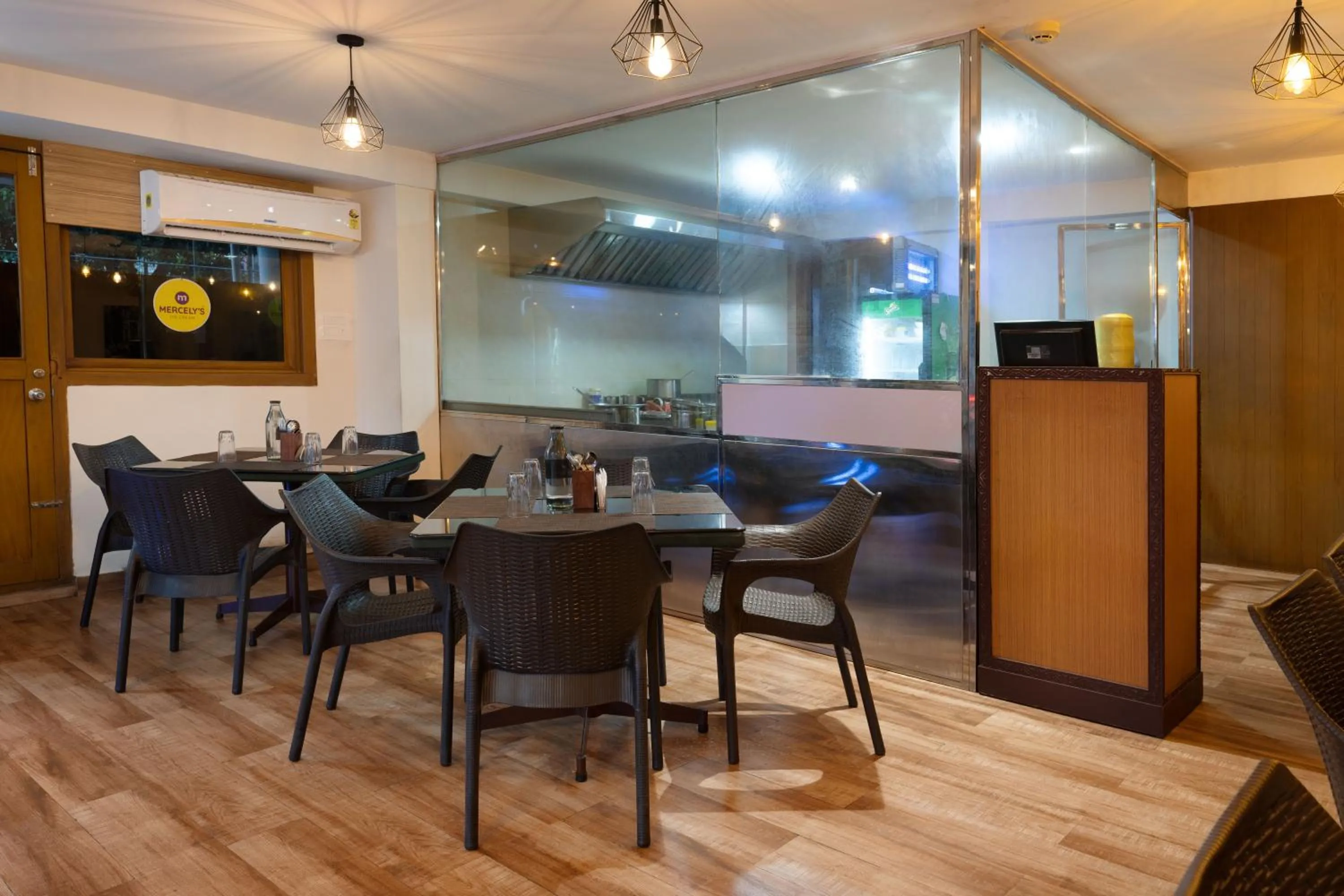 Restaurant/places to eat in Presidency Towers,Kochi