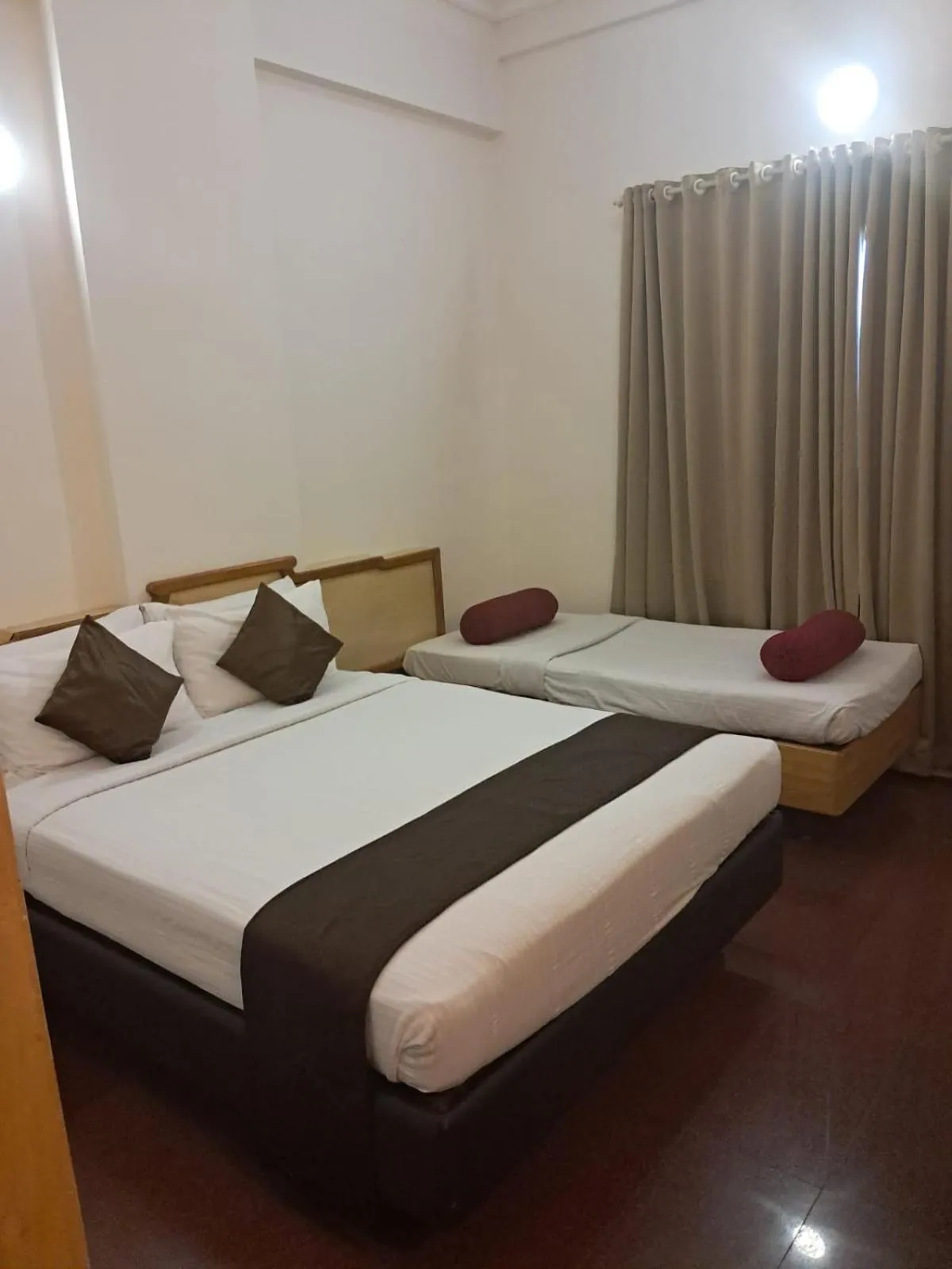Bedroom, Bed in Presidency Towers,Kochi