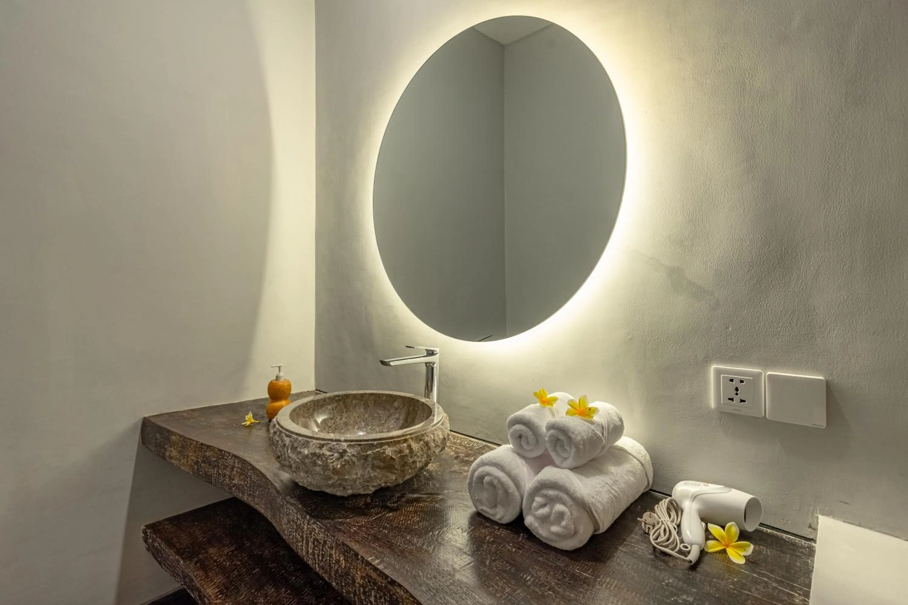 Bathroom in Brand new Luxury 3BR villa Ethnic Ubud # 1