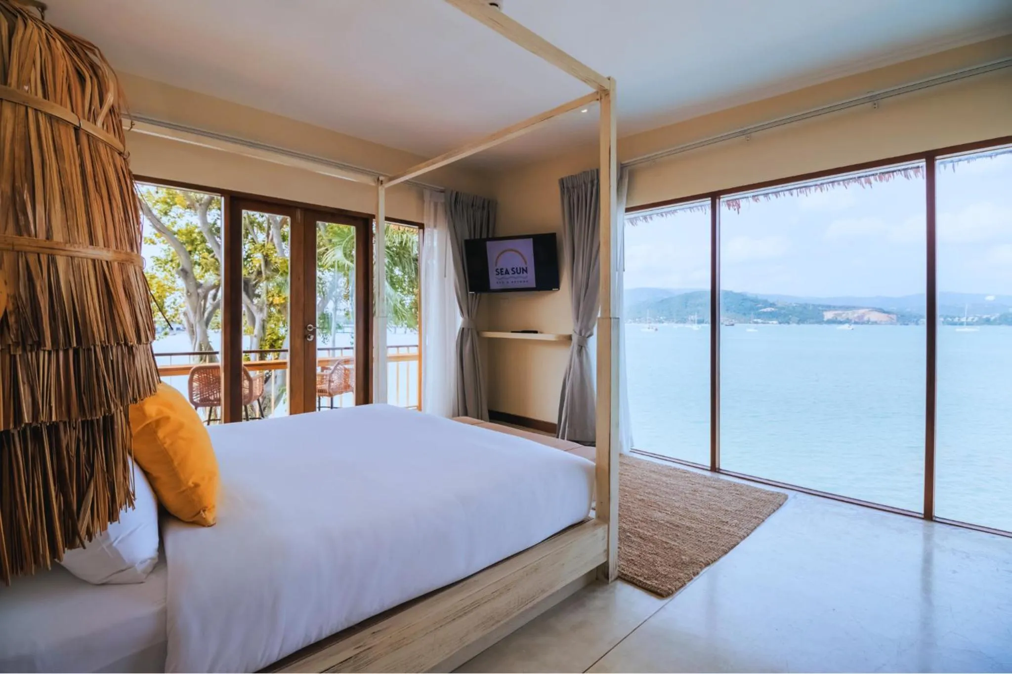 Bed in Sea Sun Bed & Beyond