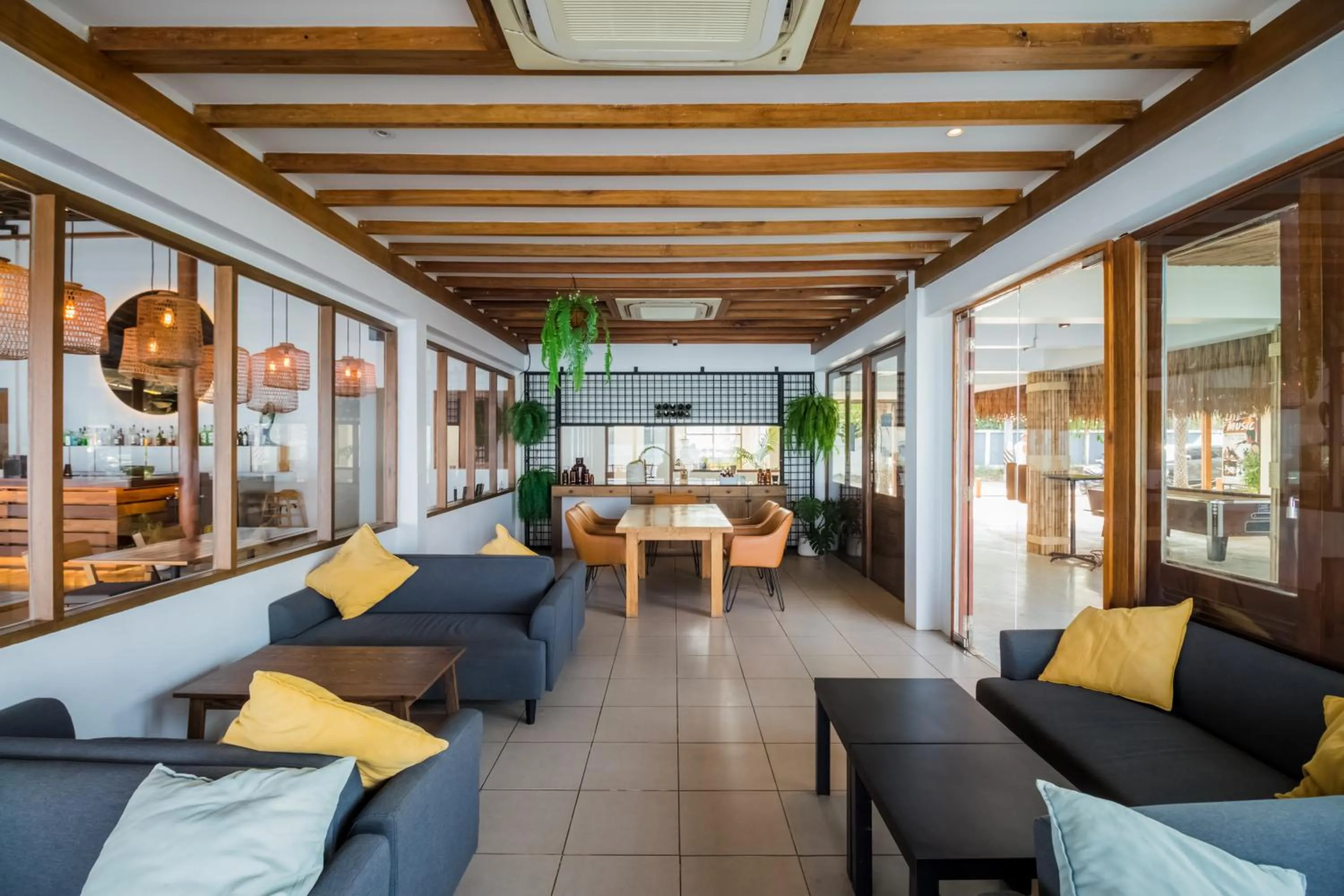 Restaurant/places to eat in Sea Sun Bed & Beyond