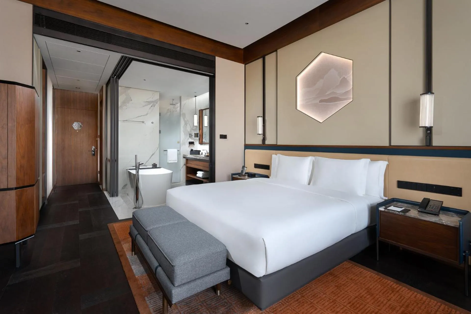 Photo of the whole room, Bed in Grand Barony Jinan CBD