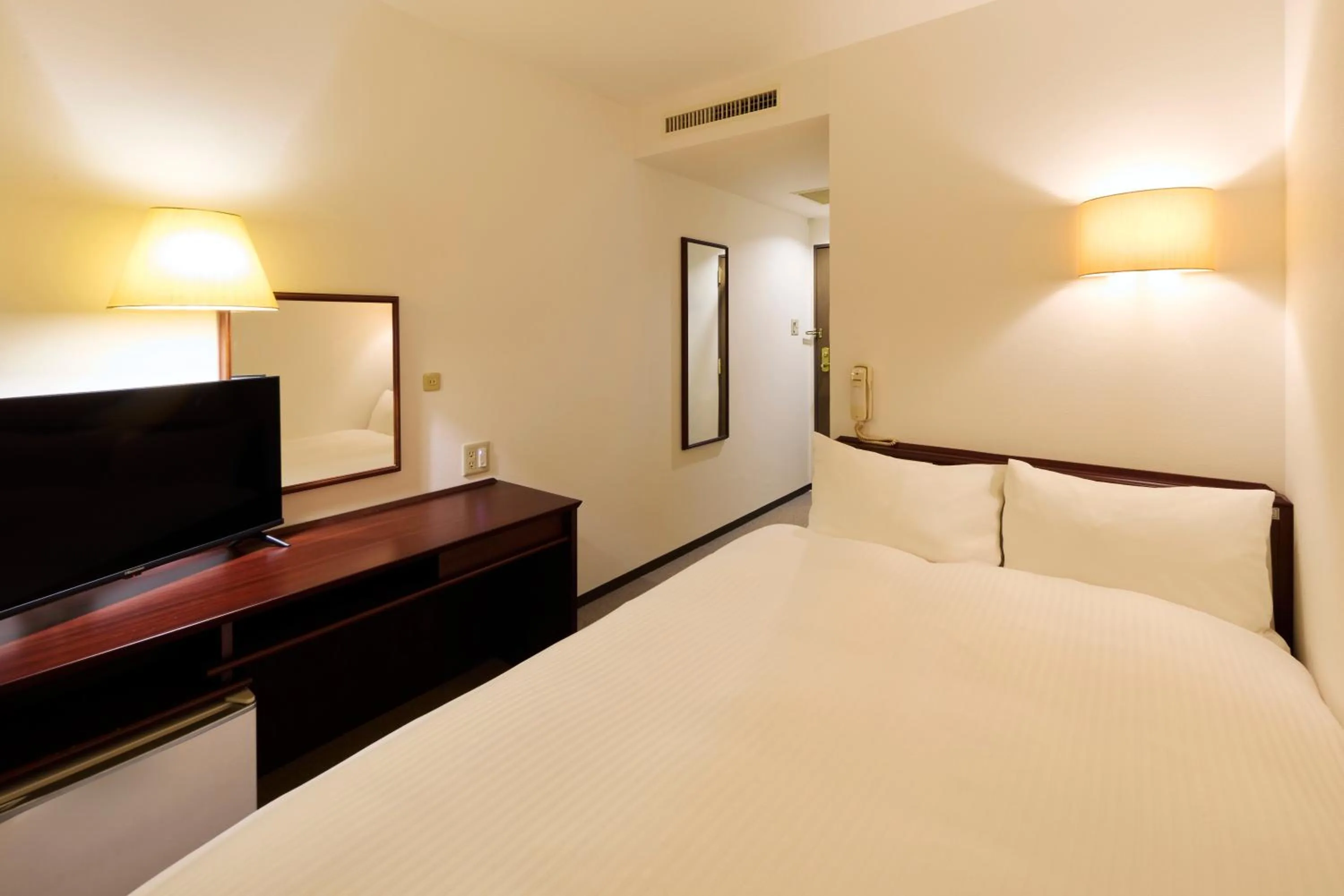 Photo of the whole room, Bed in Centurion Hotel Hamamatsu
