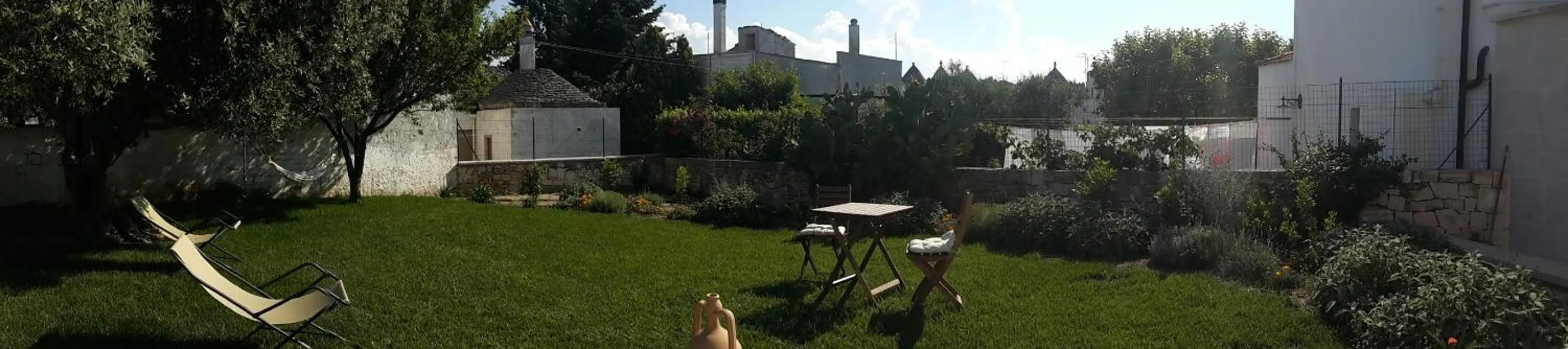 Garden view in Trulli-eu Guesthouse Alberobello