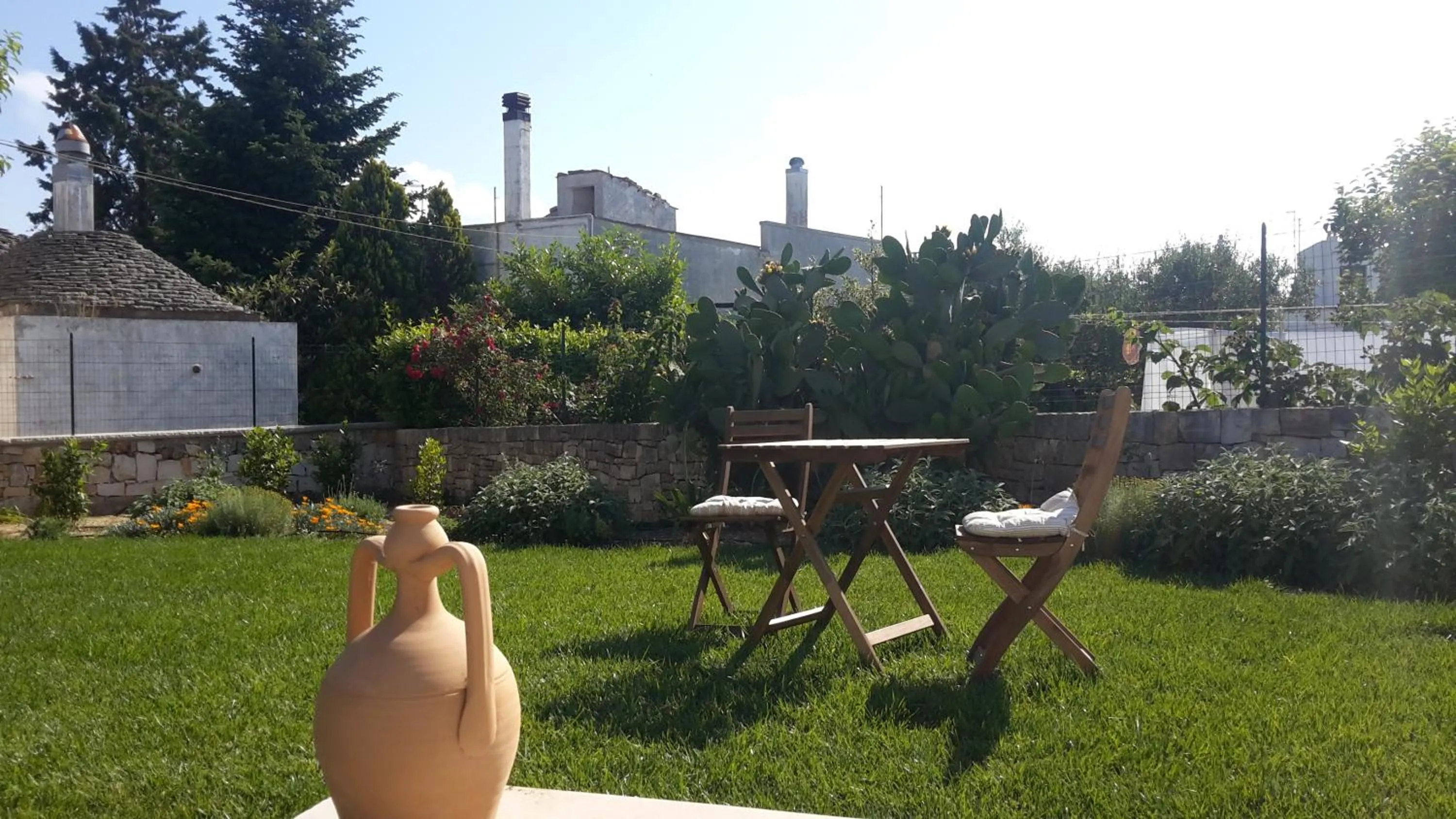 Garden in Trulli-eu Guesthouse Alberobello