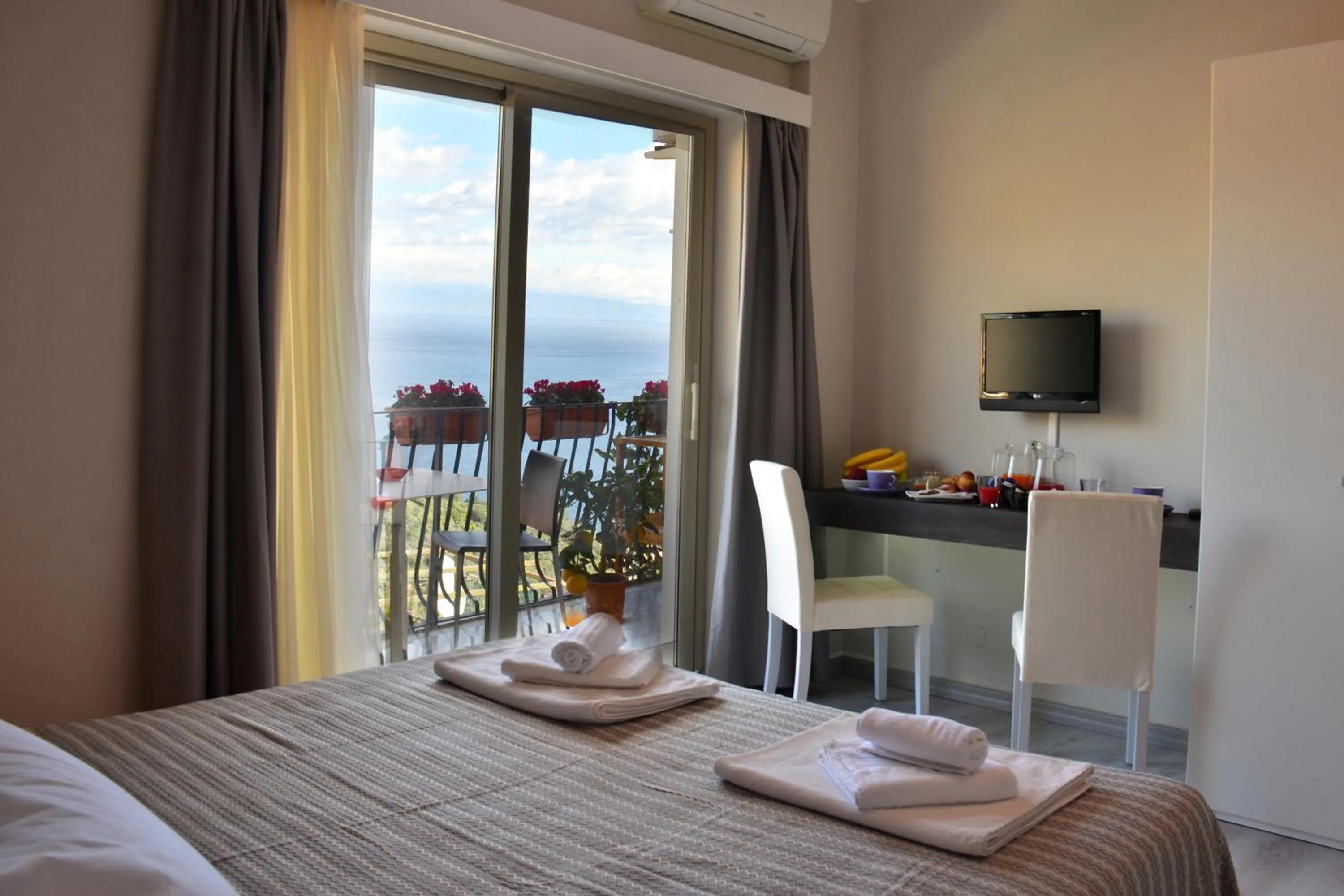 Sea view, Bed in Athena Charming Rooms