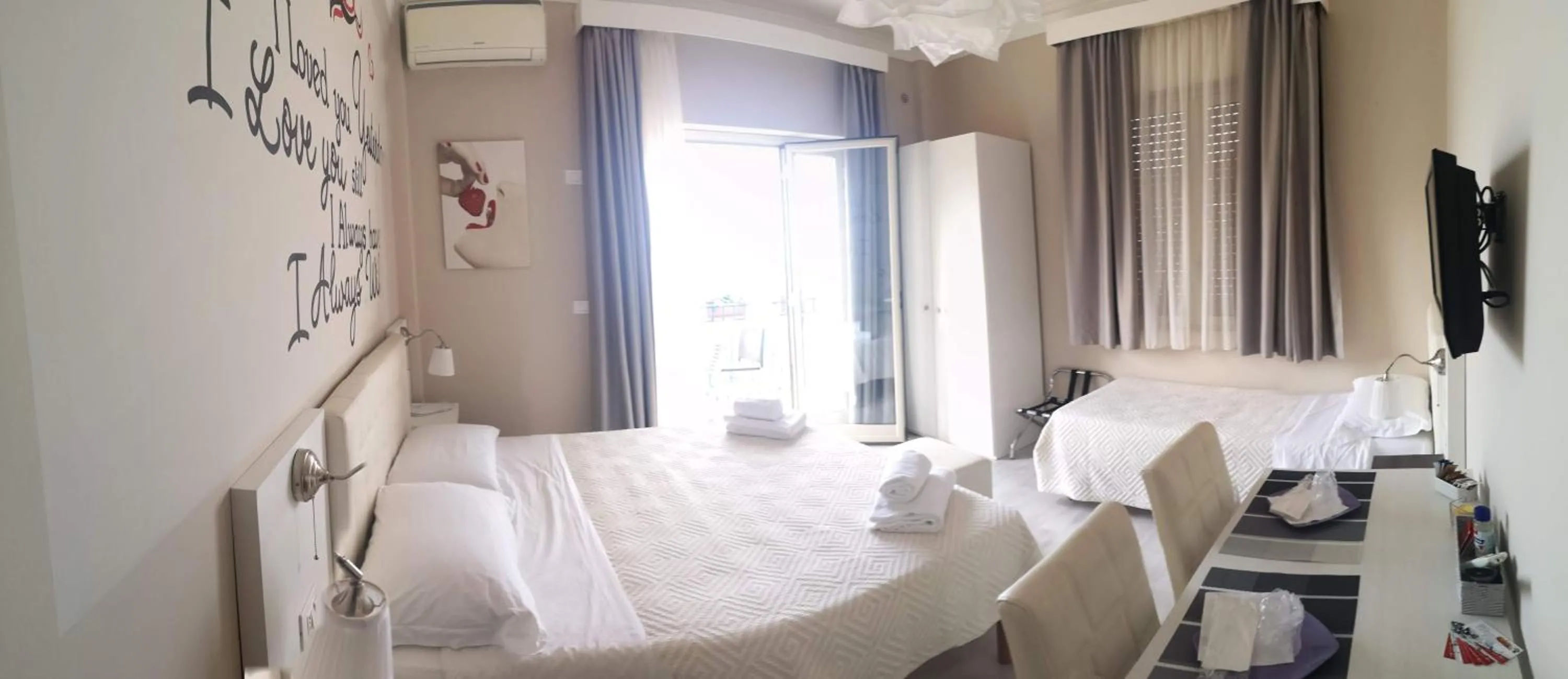 Bird's eye view, Bed in Athena Charming Rooms