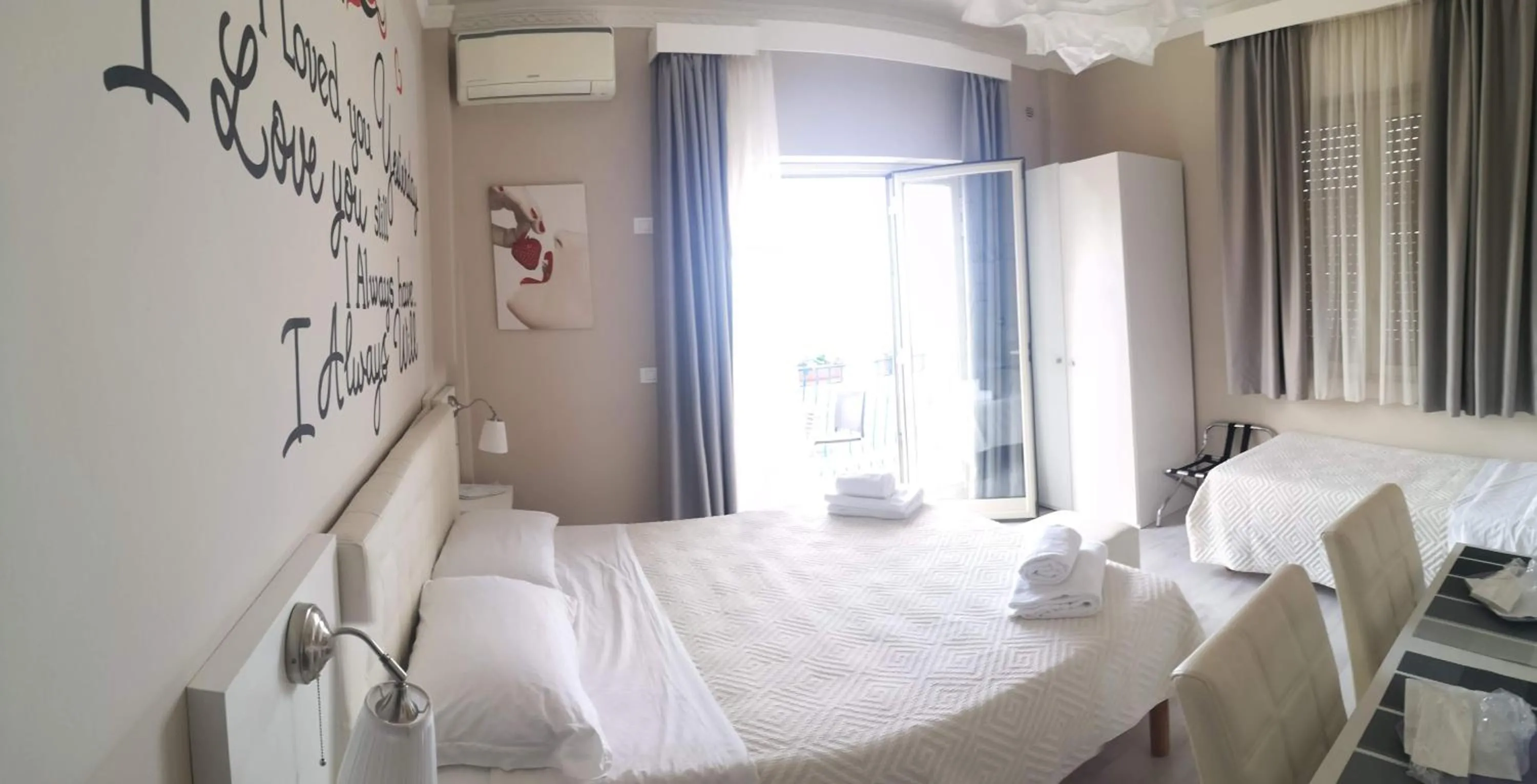 Bedroom, Bed in Athena Charming Rooms