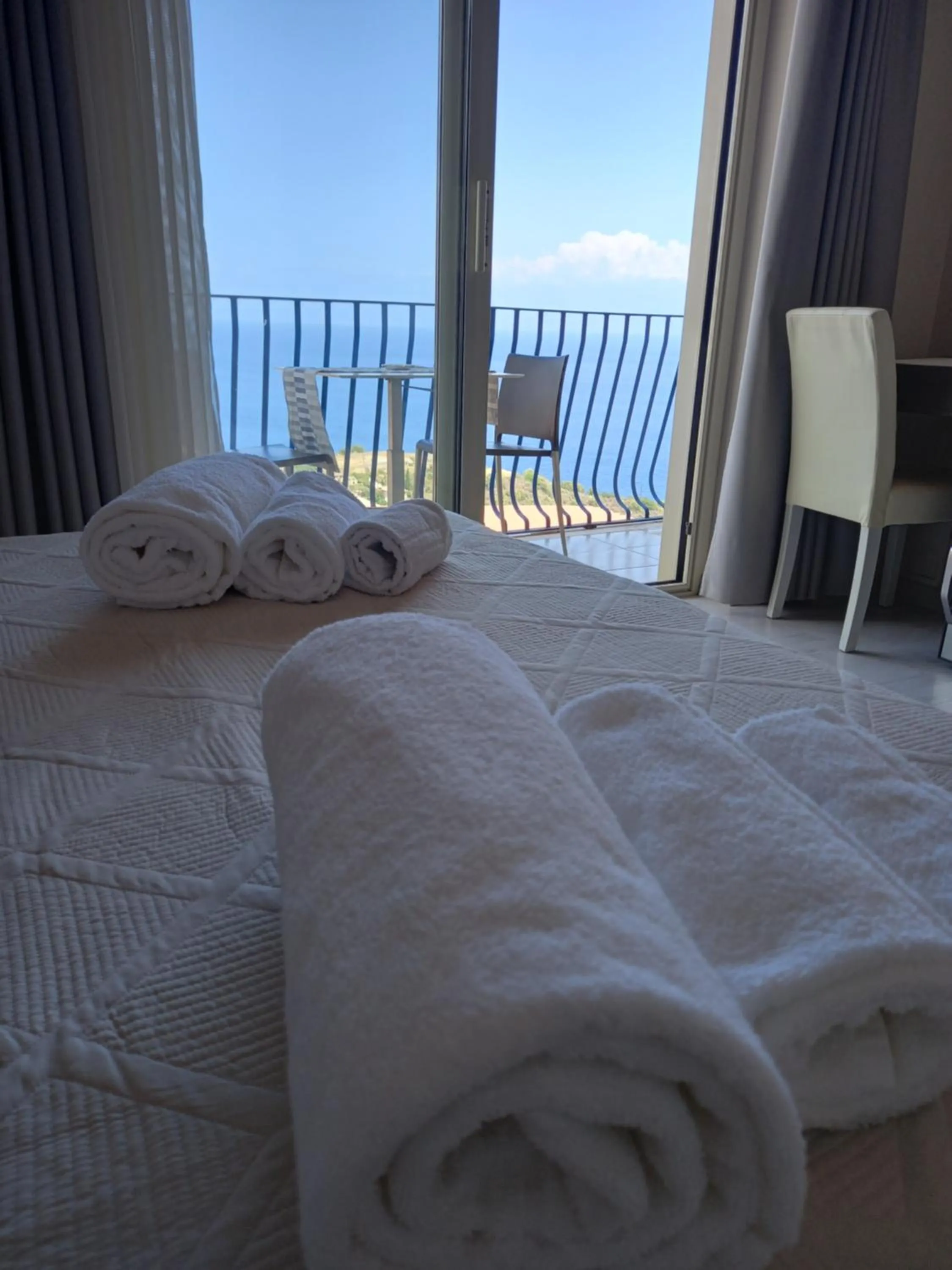 Bedroom, Bed in Athena Charming Rooms